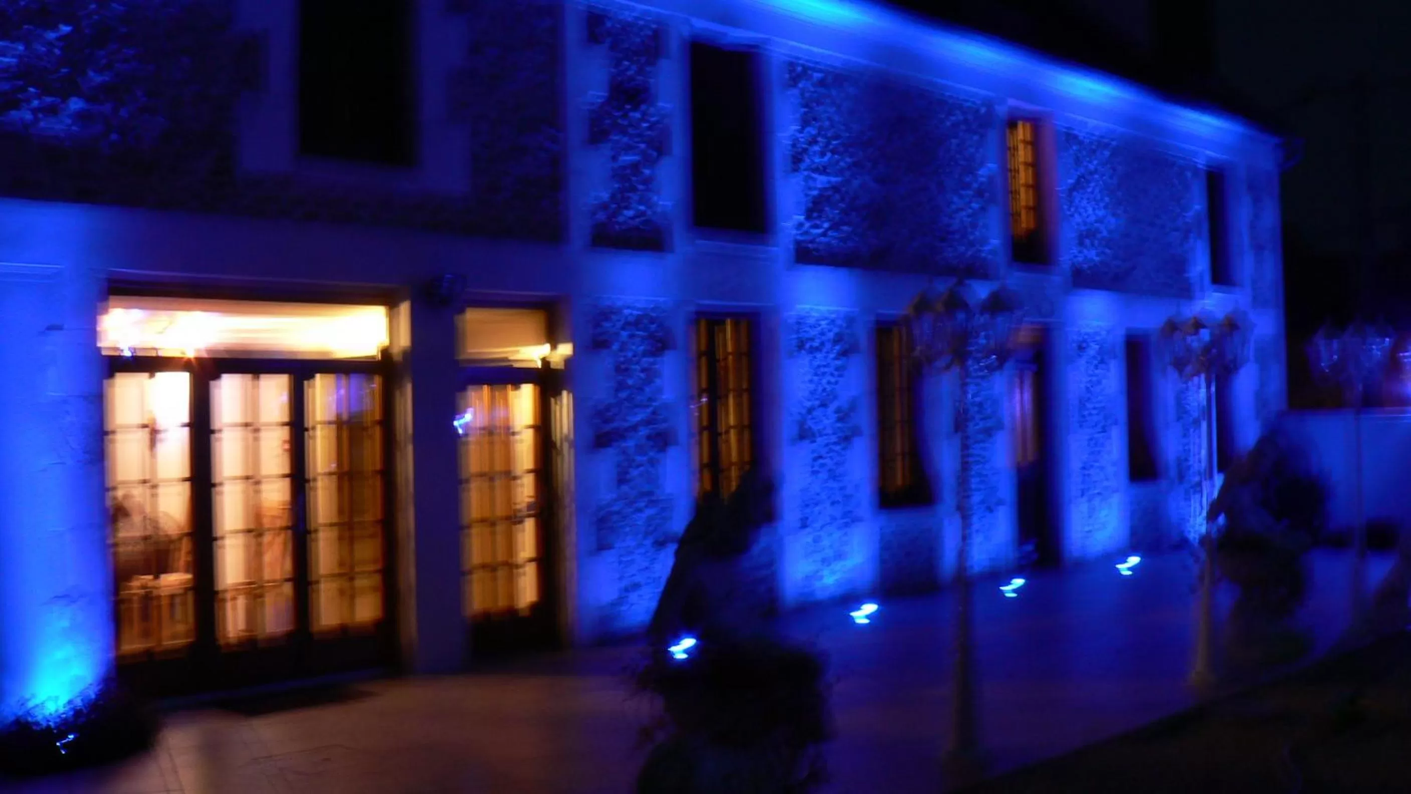 Facade/entrance in Le Manoir des Chapelles