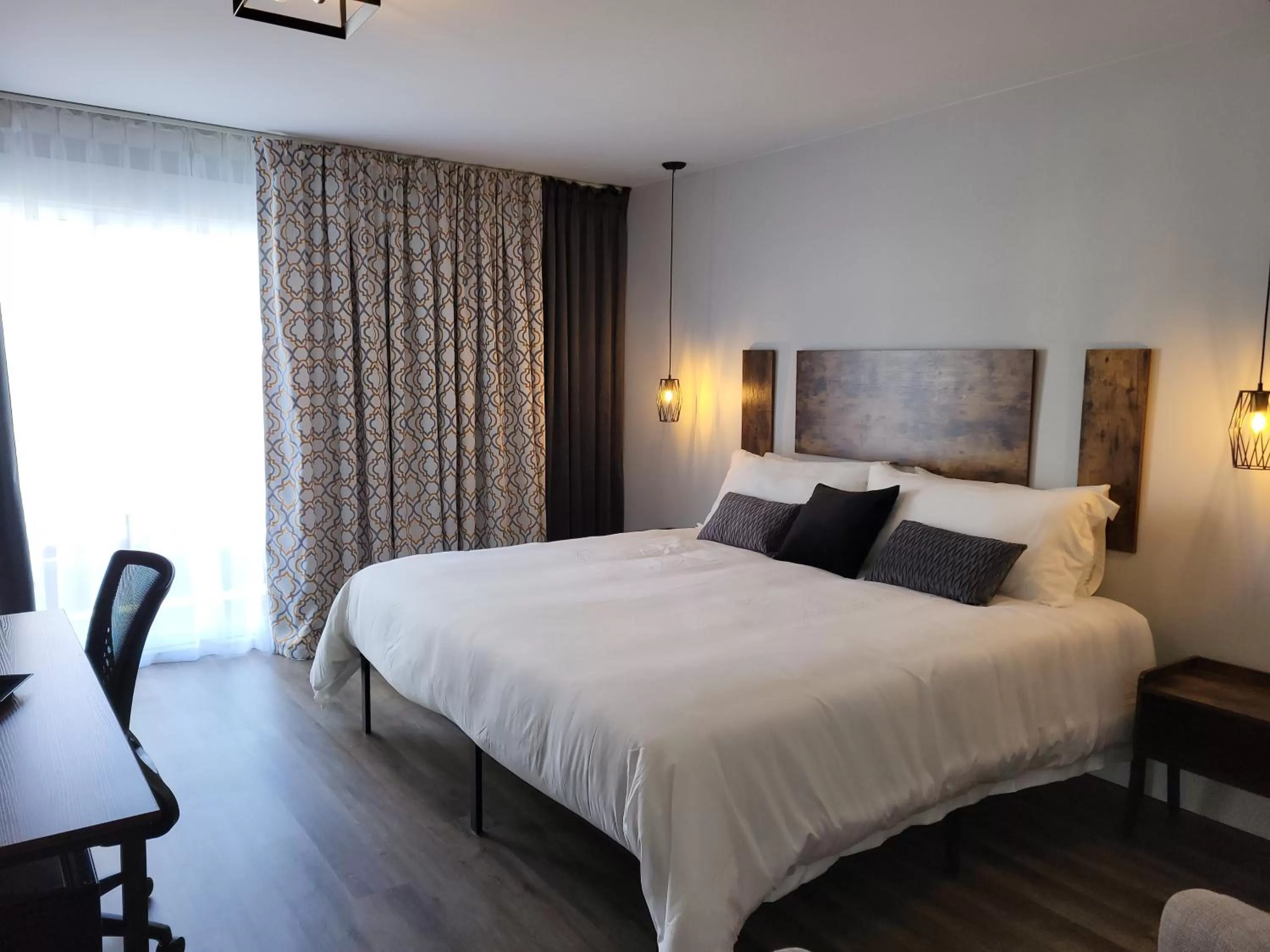 Bed in motel au rocher du cap