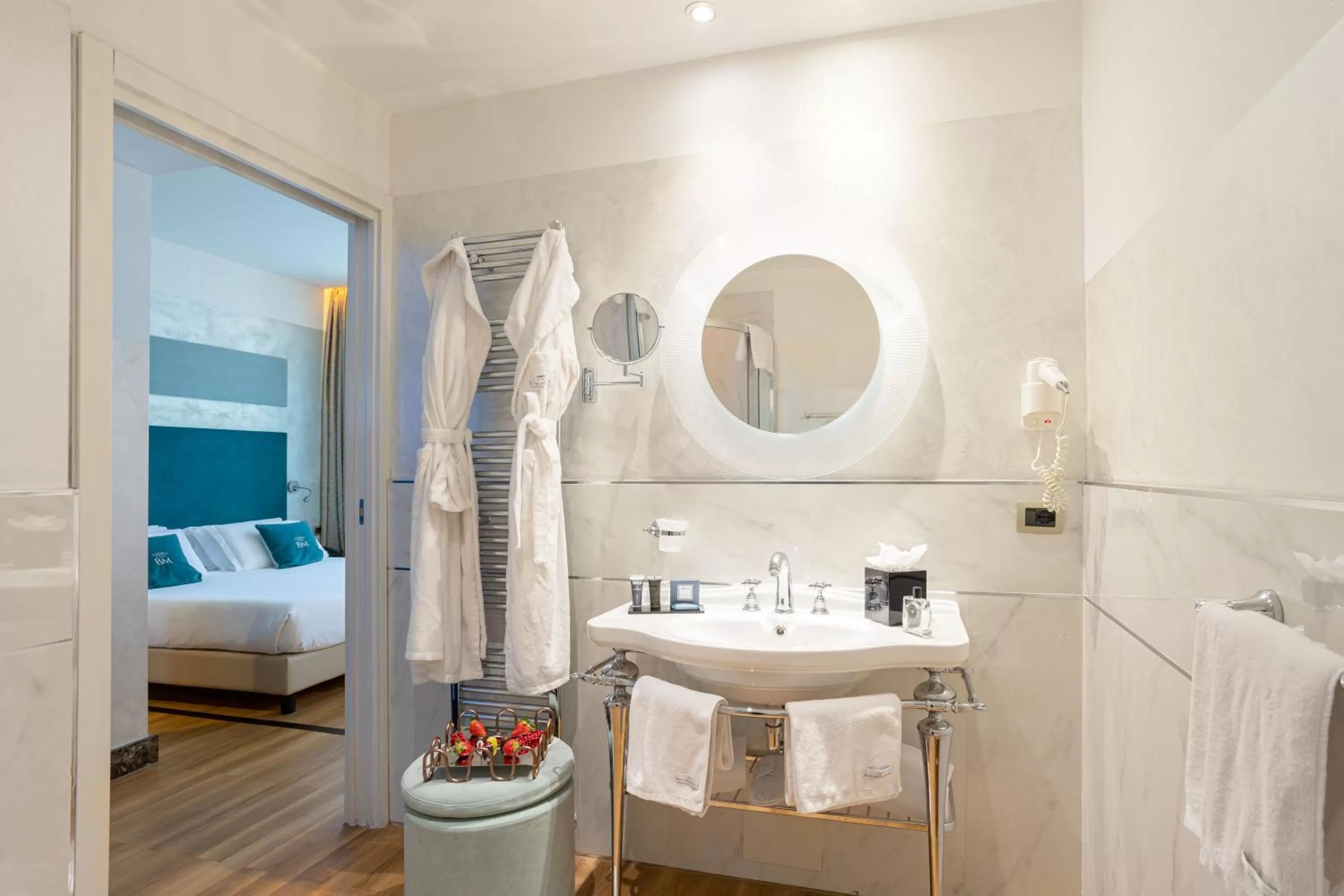 Bathroom, Bed in Bianca Maria Palace Hotel