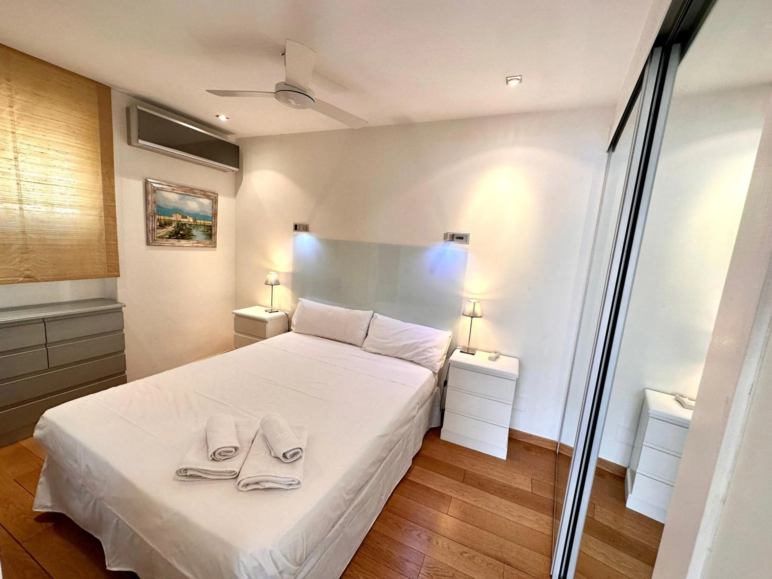 Bedroom, Bed in Far Home Gran Vía