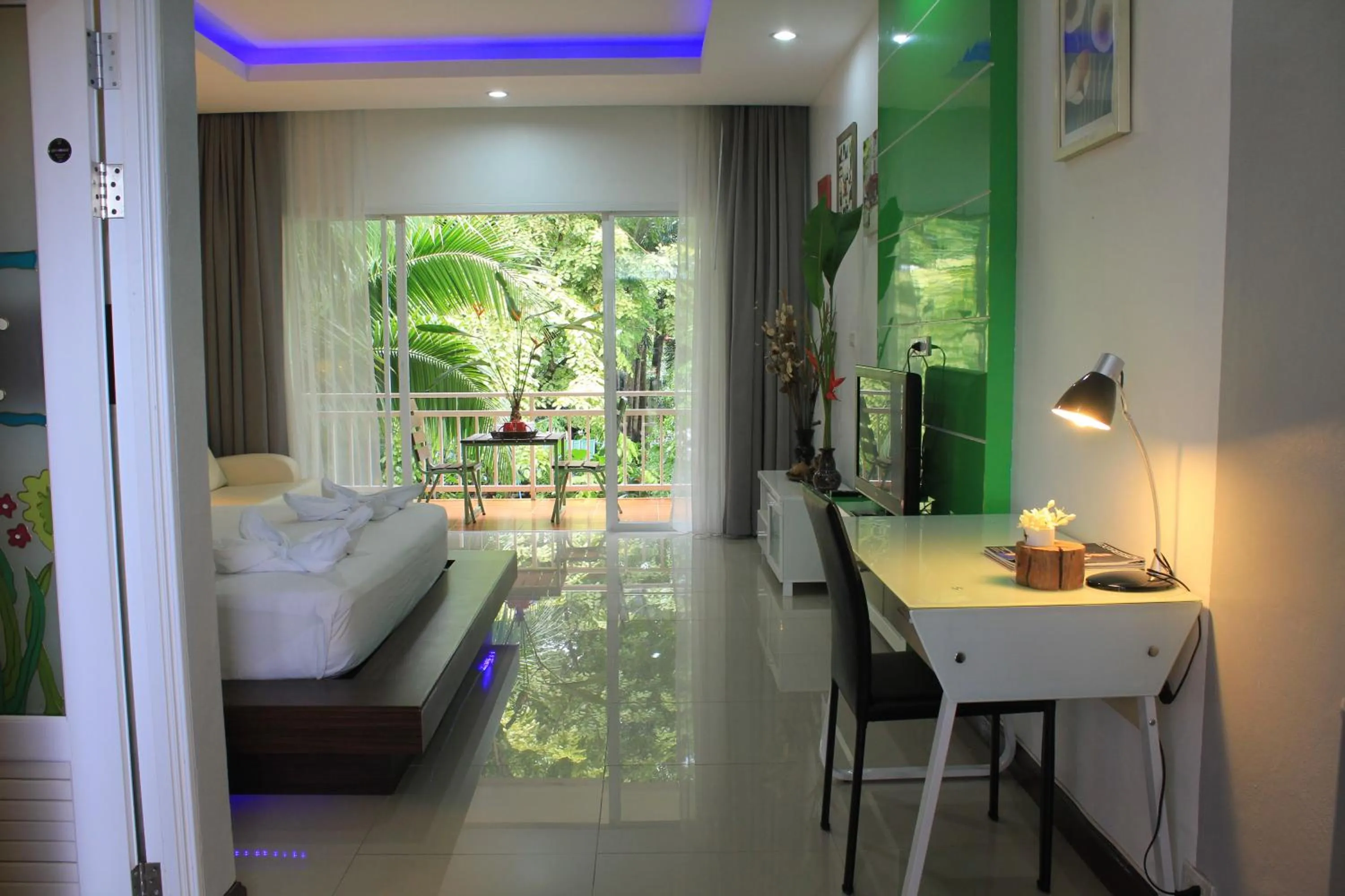 Property building, Bed in Eat n Sleep