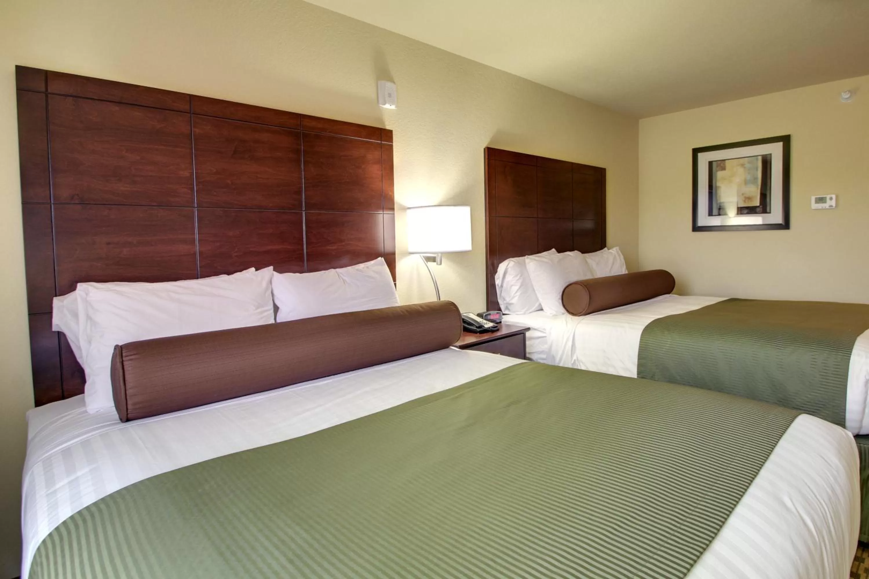 Bed in Cobblestone Hotel & Suites - Waynesboro