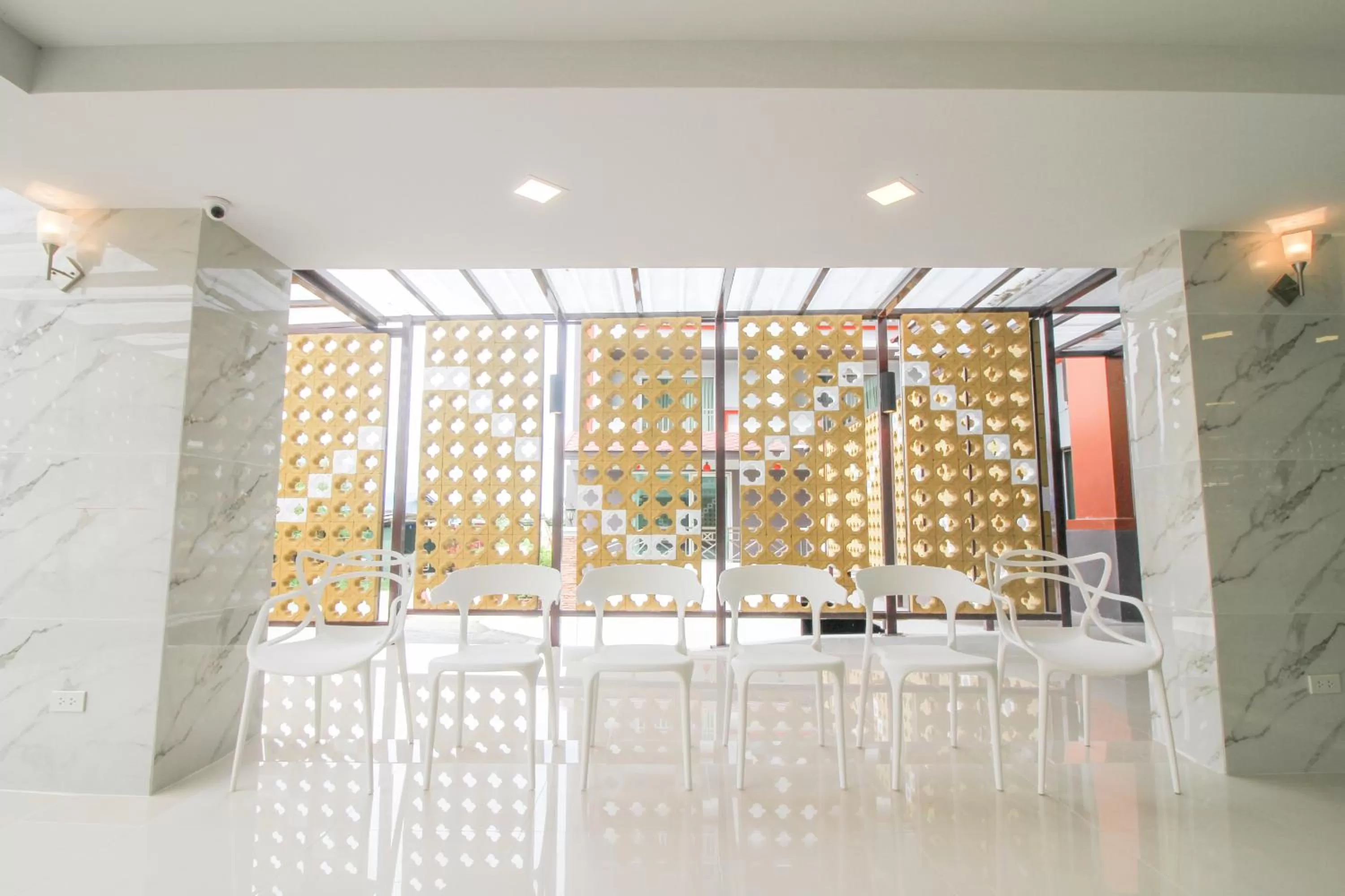 Facade/entrance in Convenient Grand Hotel