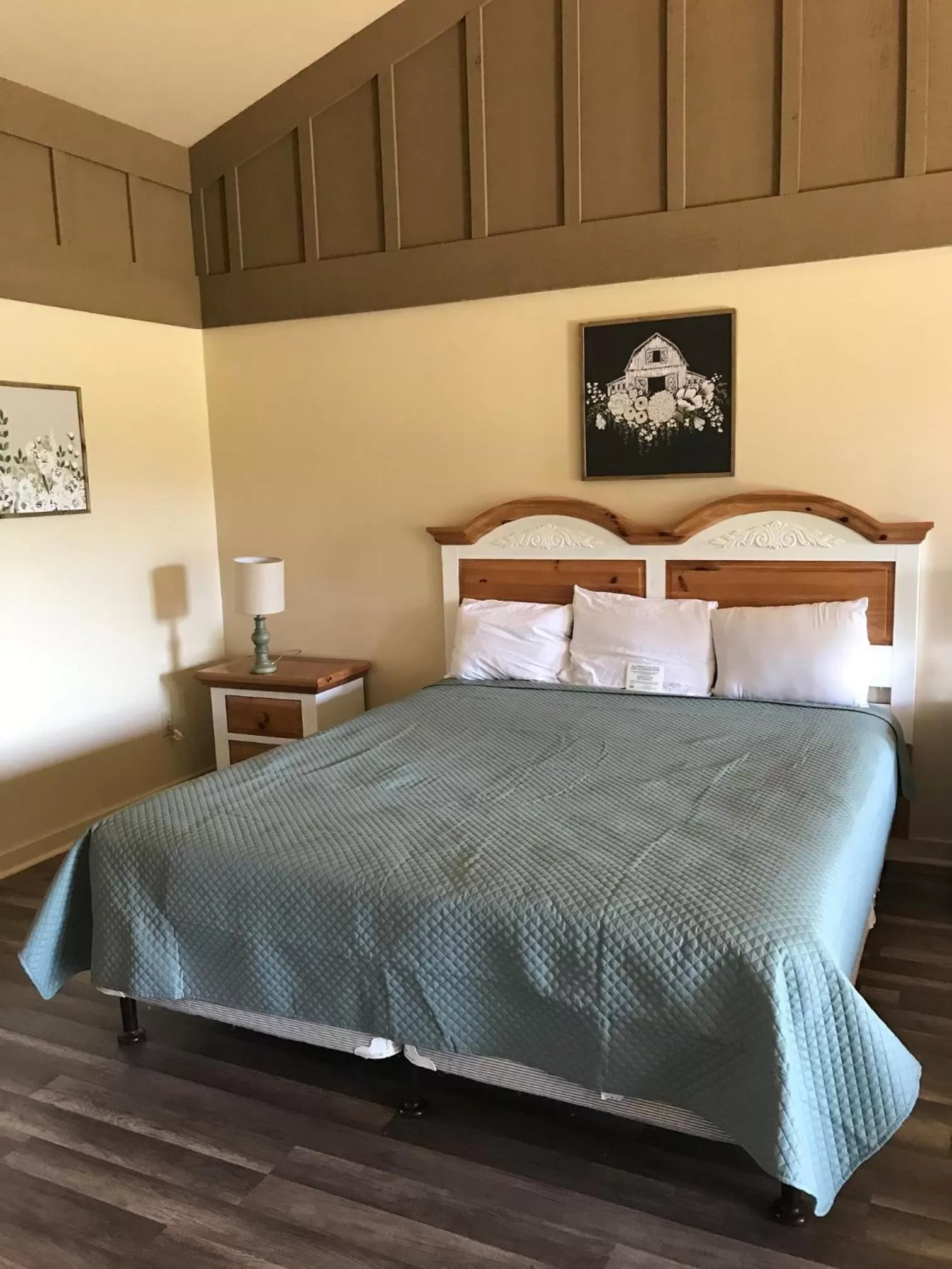 Bed in Ridgemark Golf Club and Resort