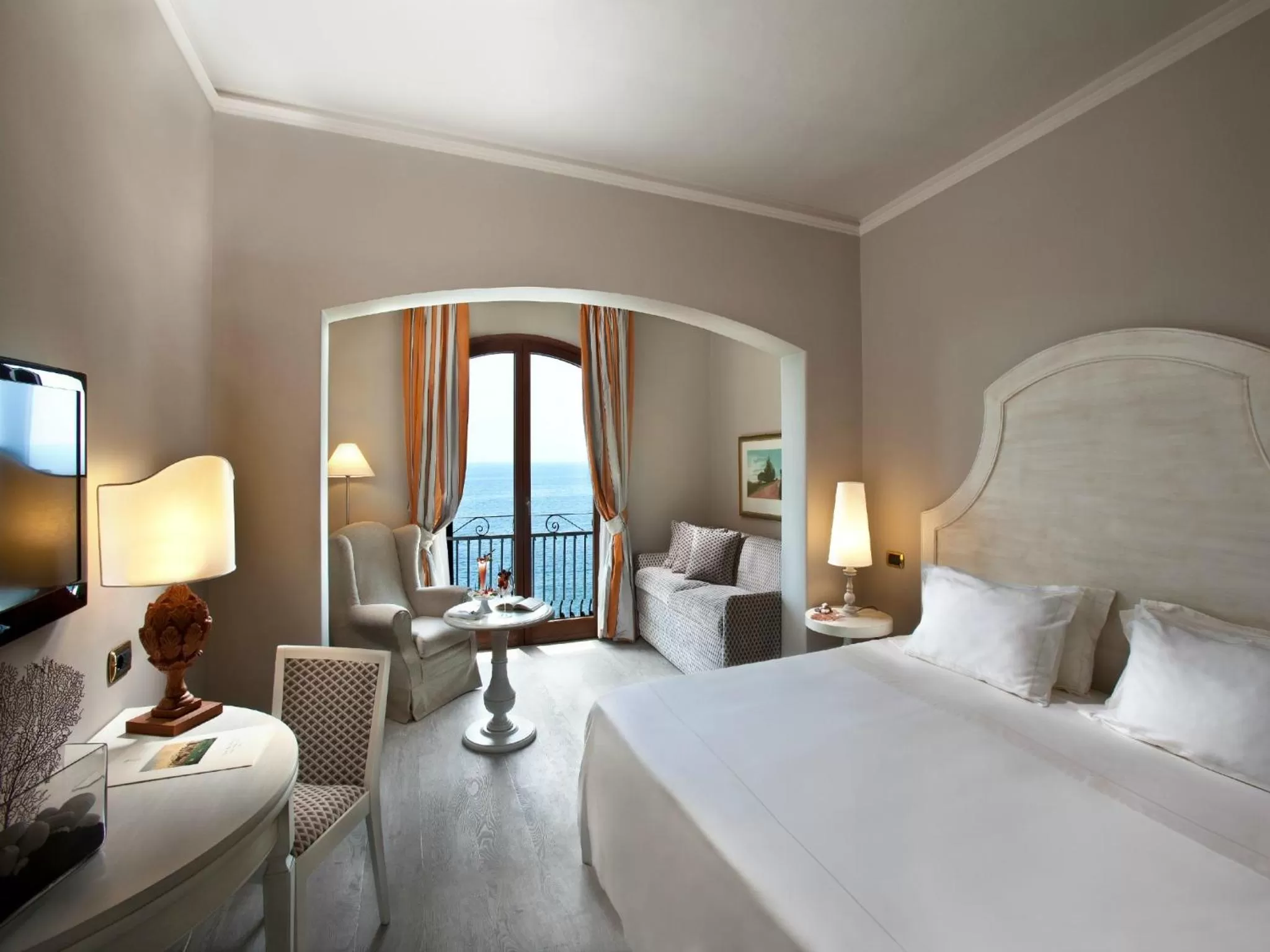 Deluxe Double Room with Sea View in Grand Hotel Baia Verde