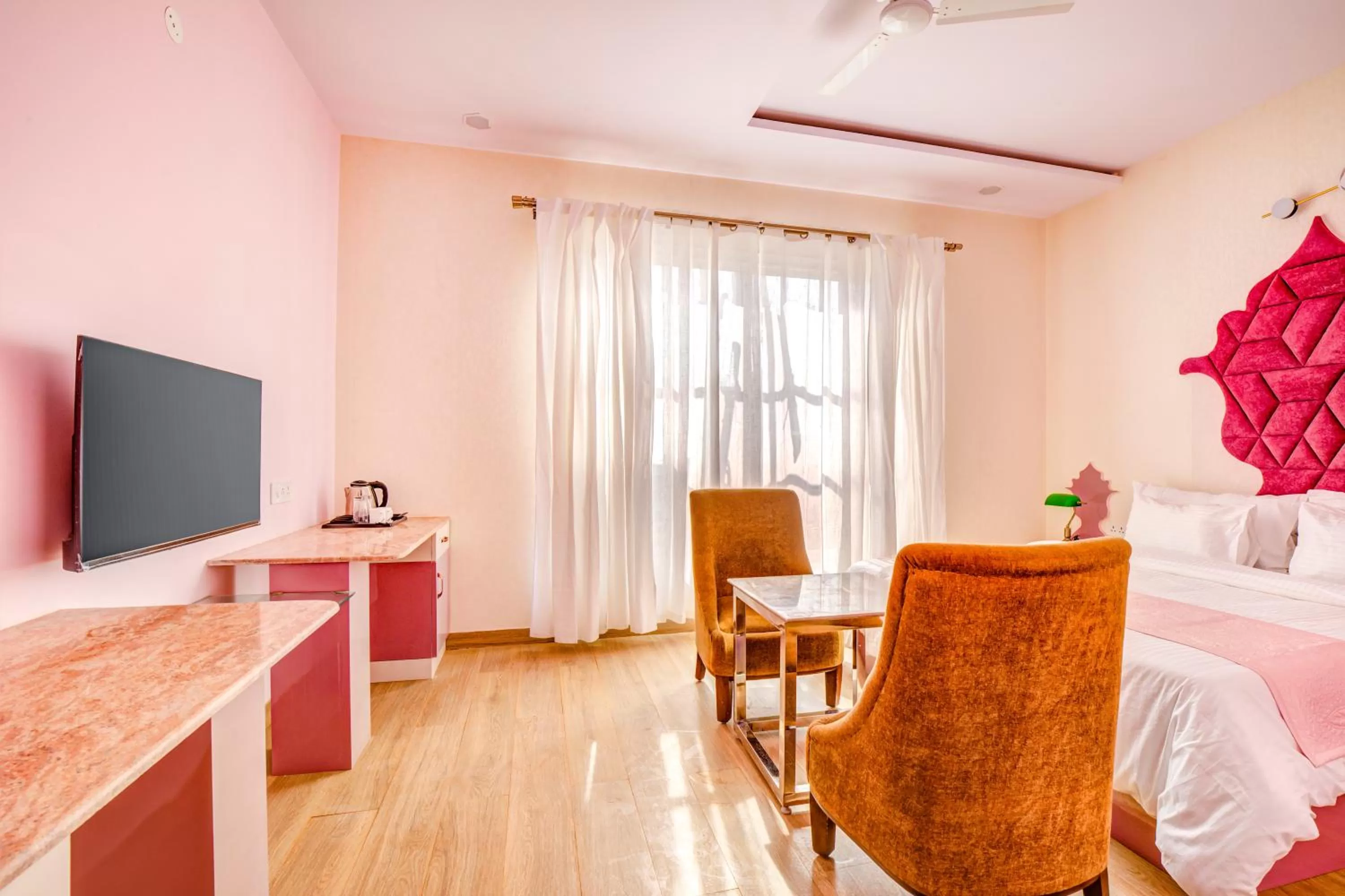 TV and multimedia, Bed in FabHotel The White Moon