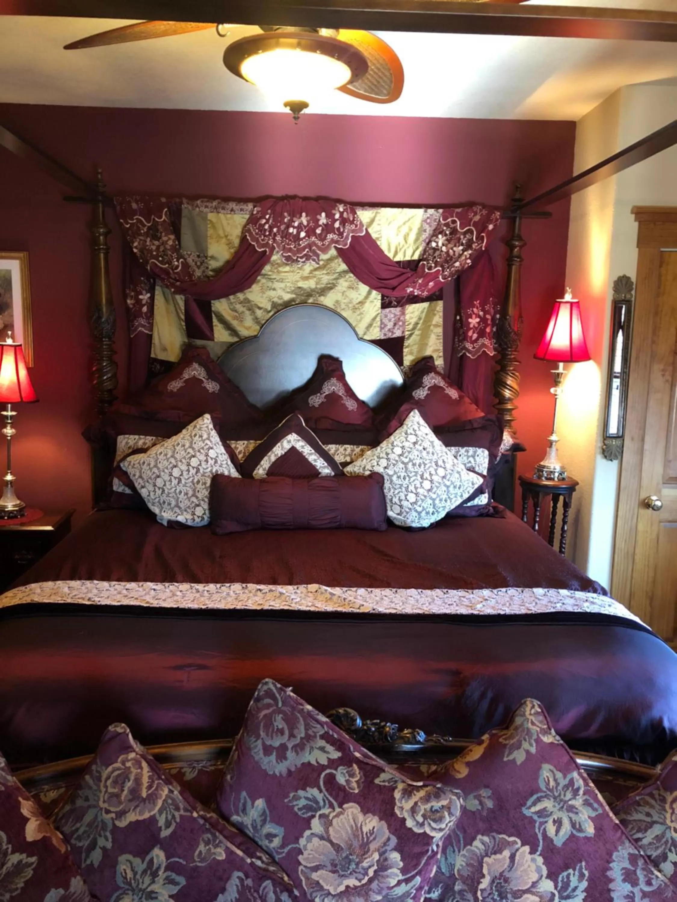 Bed in All Seasons Inn