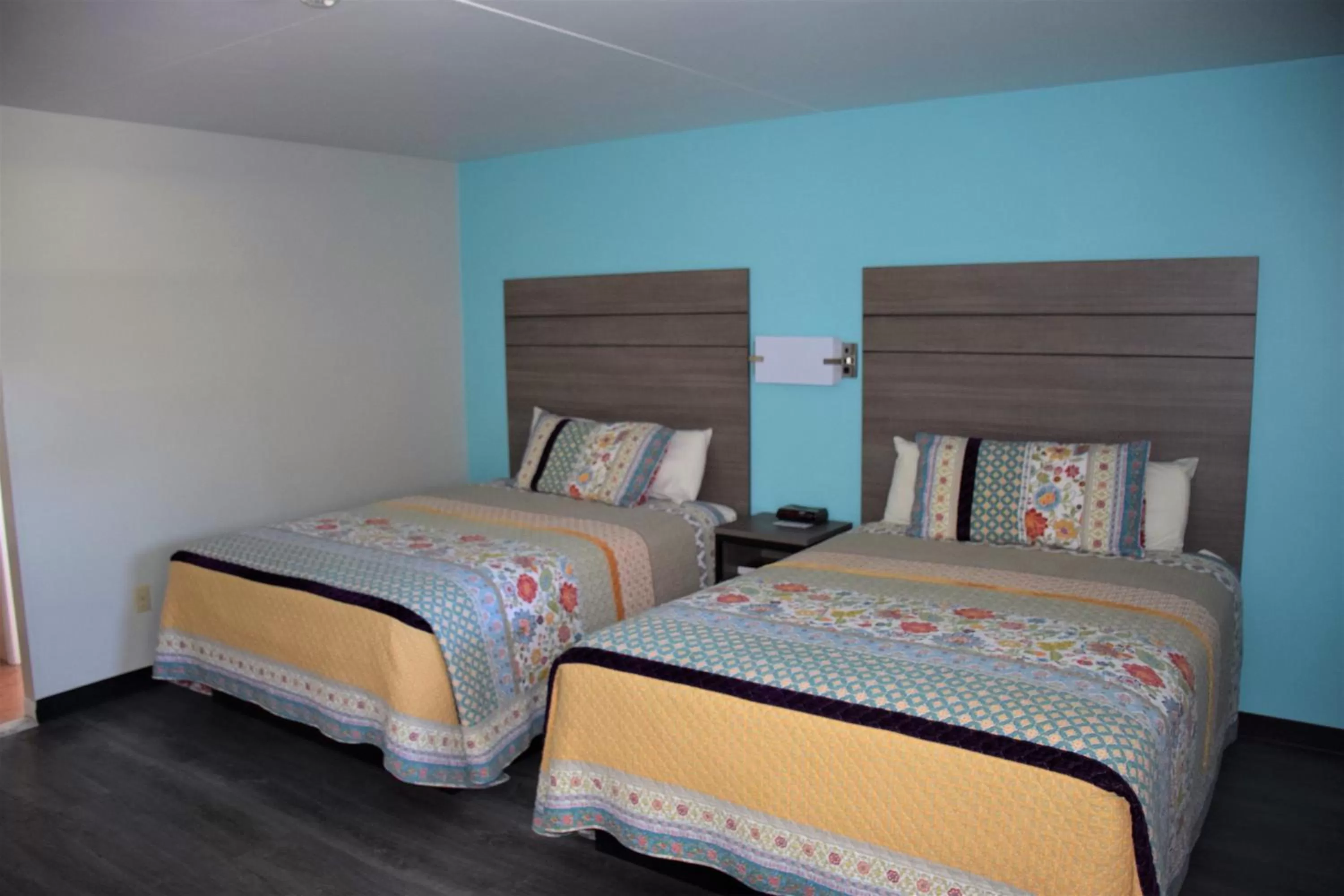 Bed in White Rose Motel - Hershey