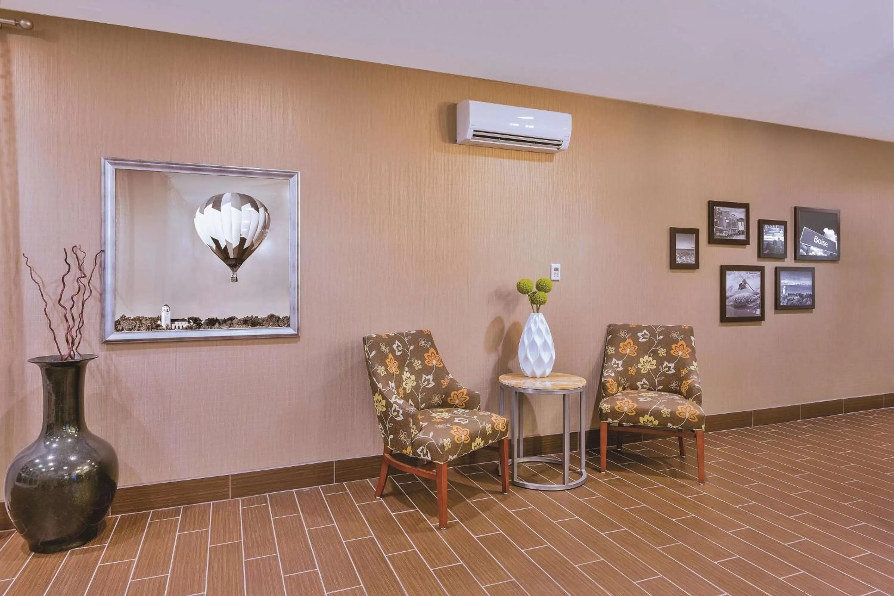 Lobby or reception in La Quinta by Wyndham Boise Airport