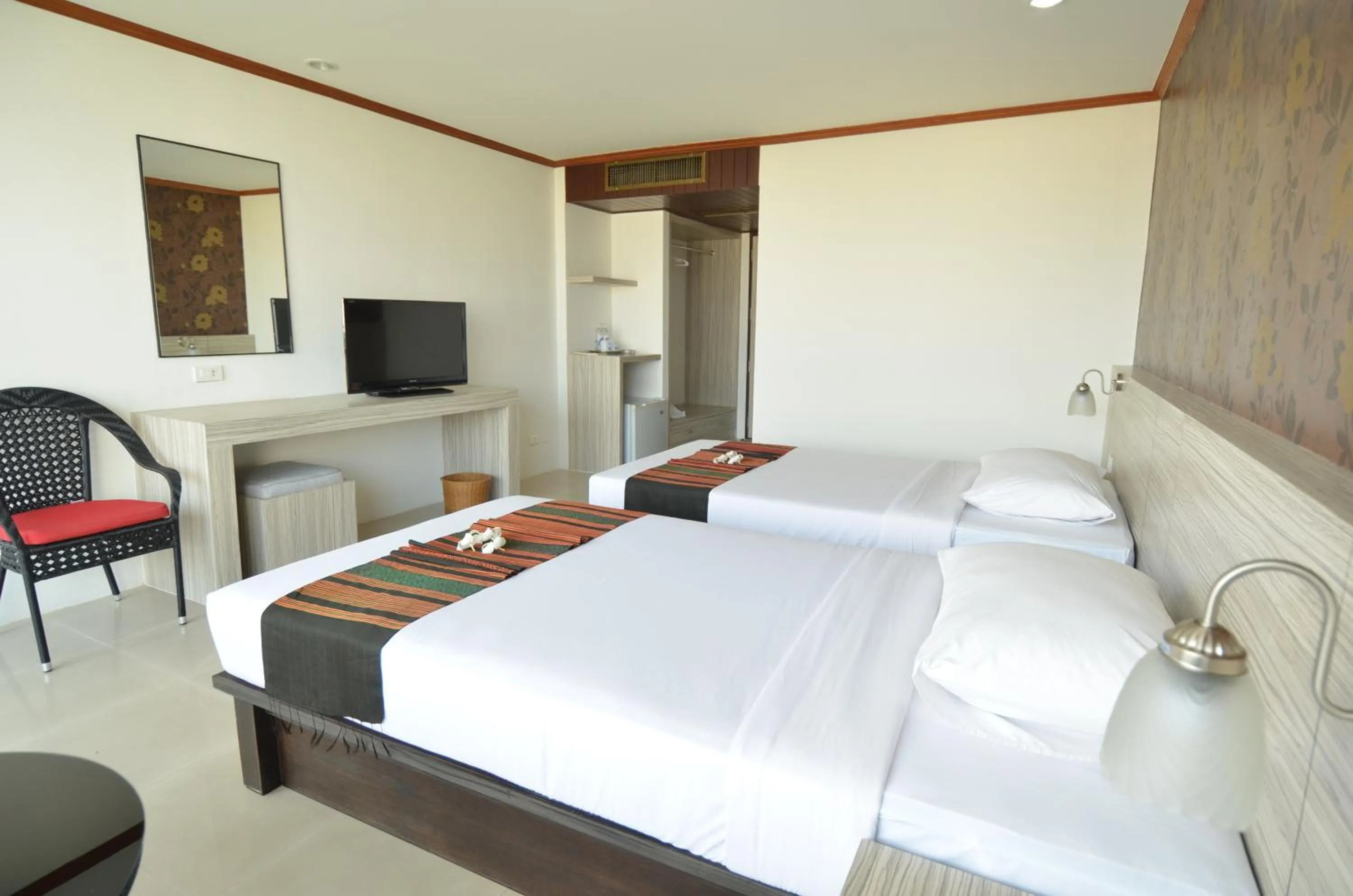 Bedroom, Bed in Welcome Plaza Hotel Pattaya