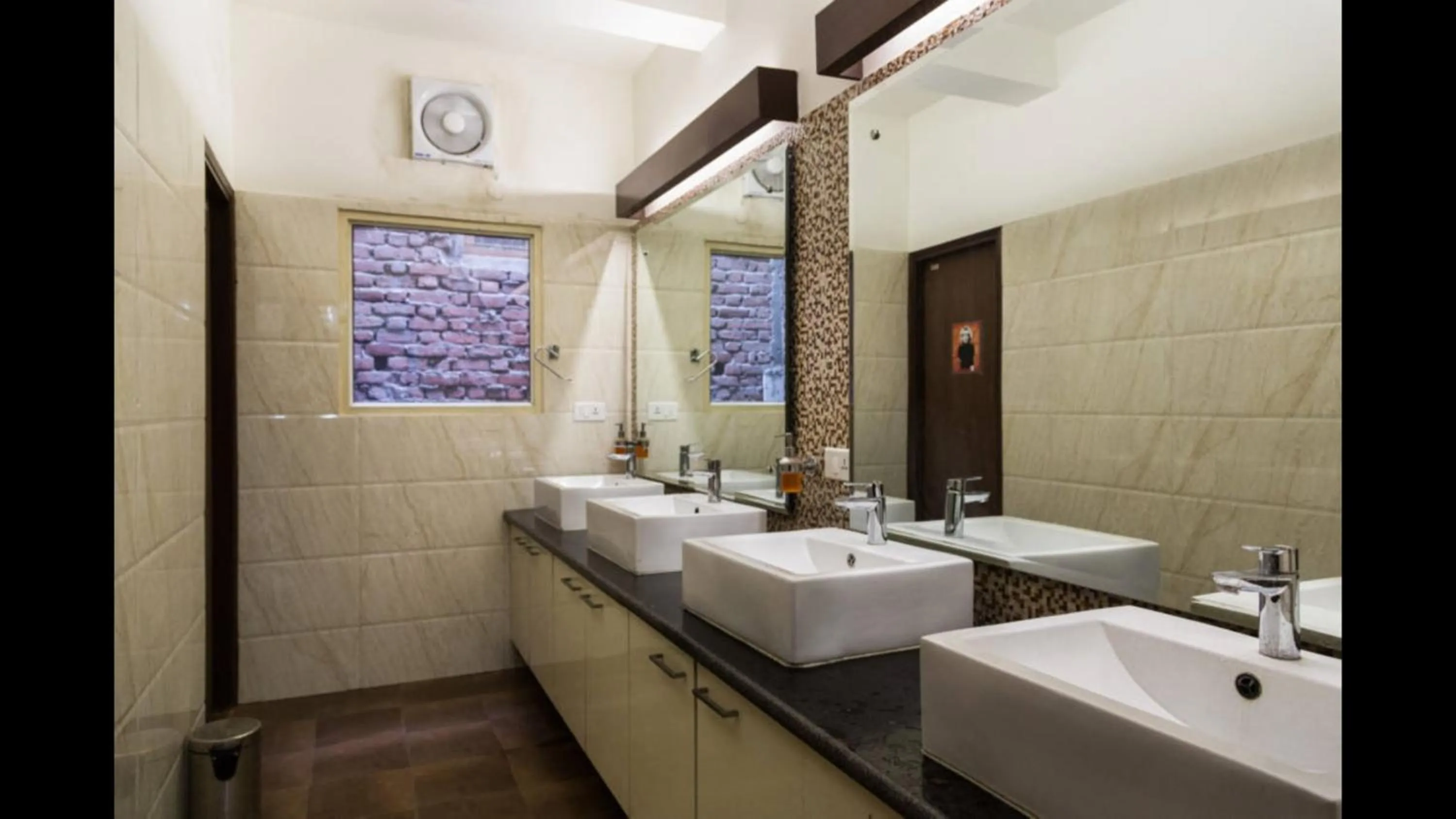 Bathroom in Joey's Hostel Delhi - 20 mins from Railway Station