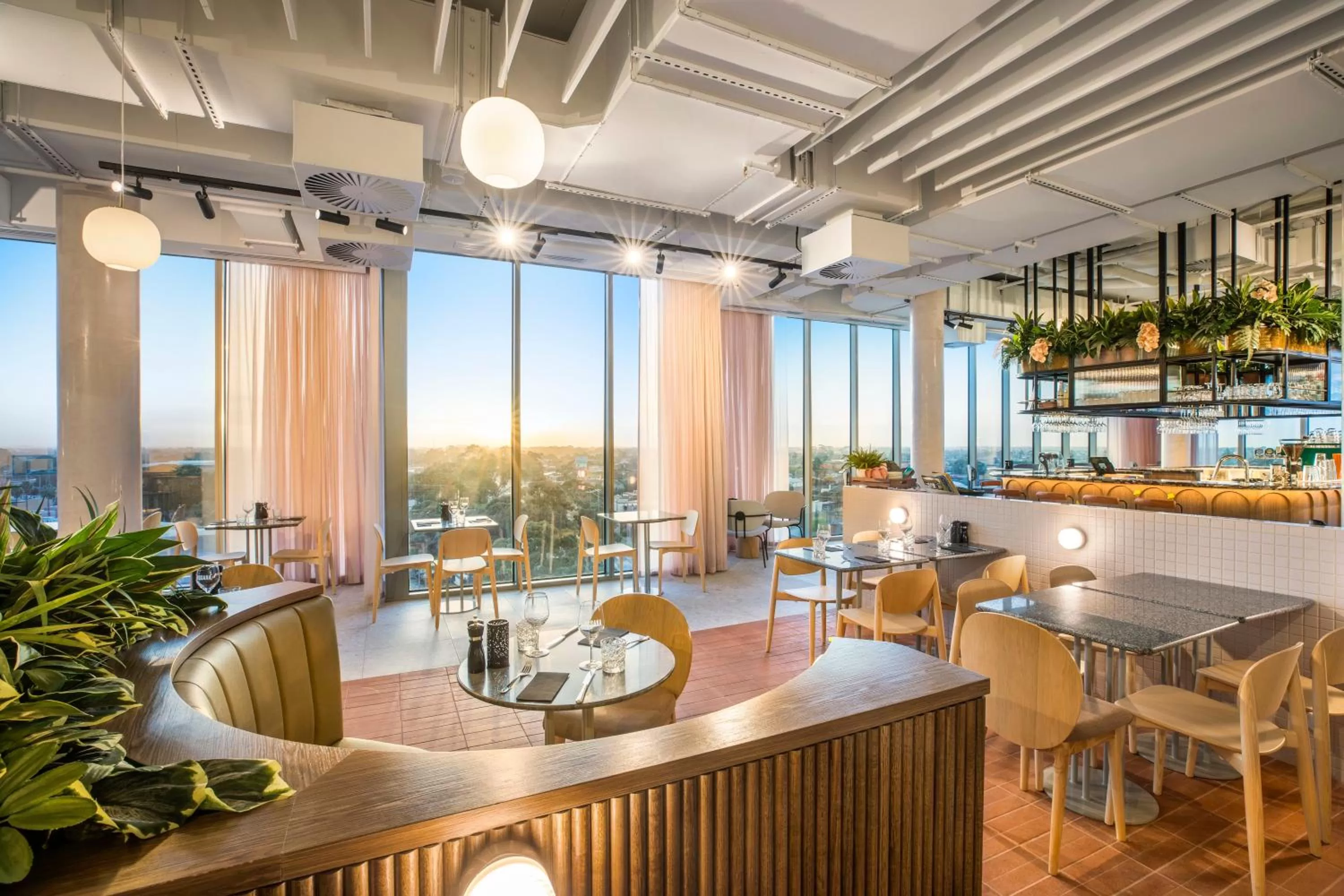 Restaurant/places to eat in Holiday Inn Werribee by IHG