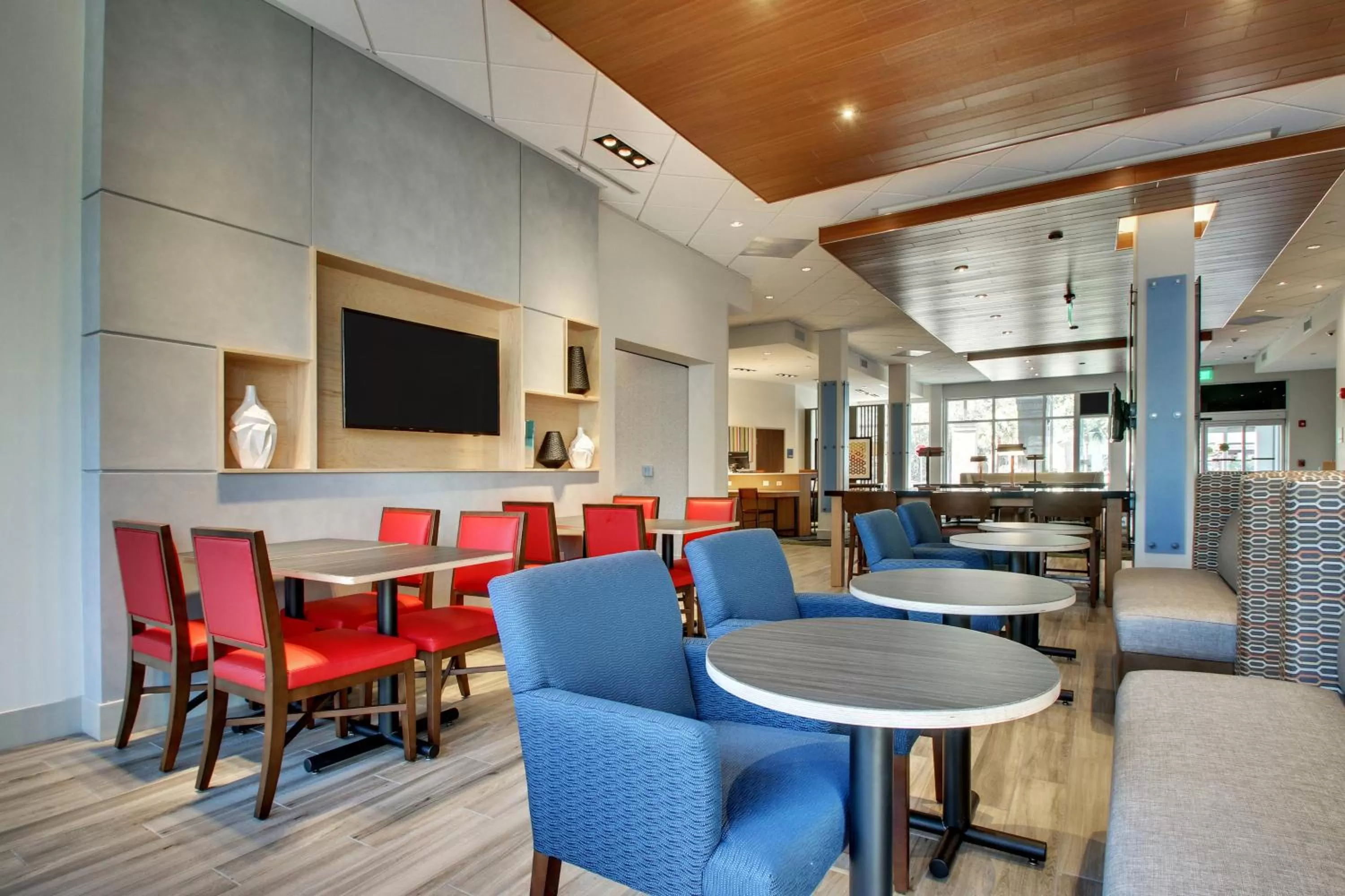 Breakfast in Holiday Inn Express & Suites Charleston NE Mt Pleasant US17 by IHG