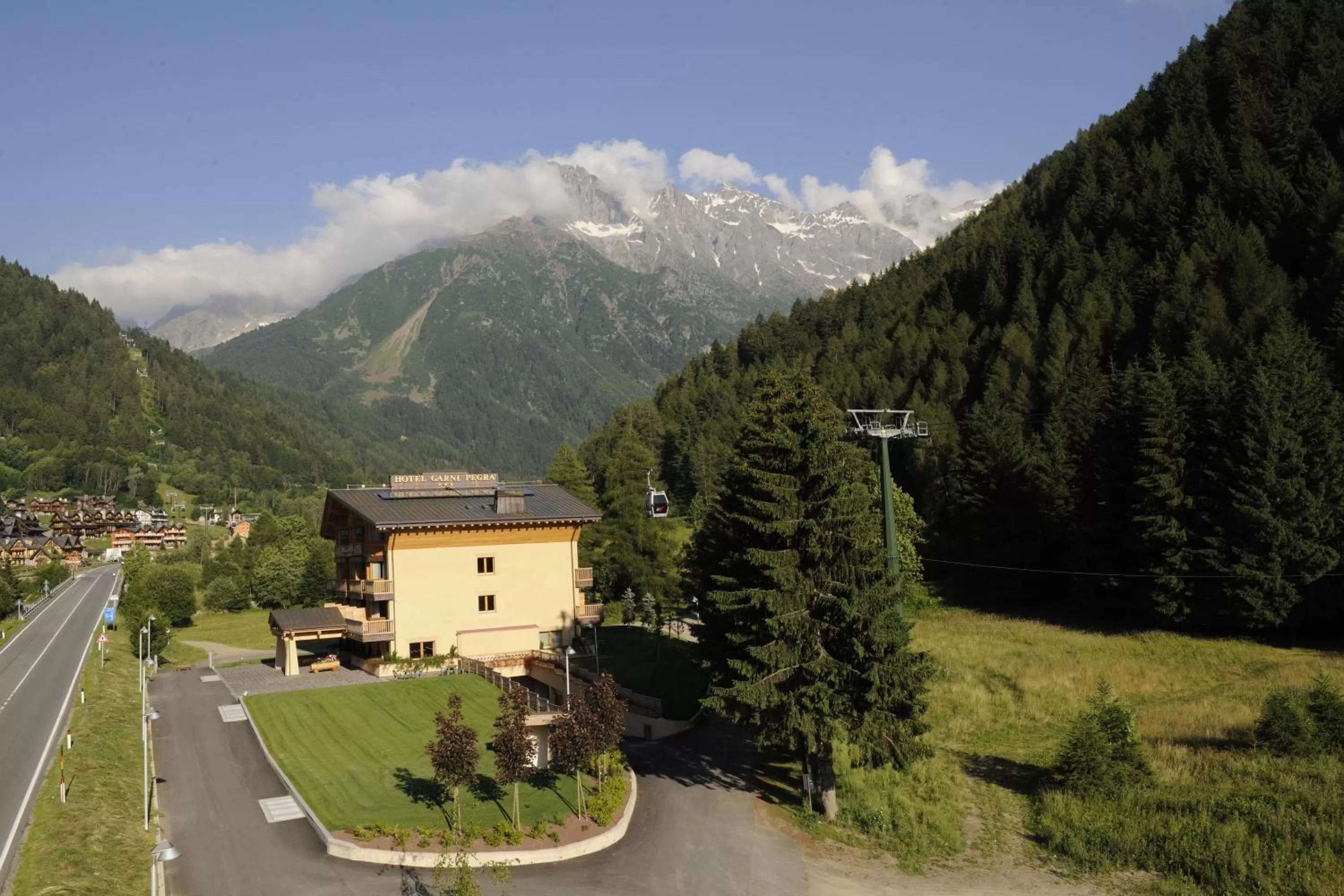 Facade/entrance in Hotel Garni Pegrà