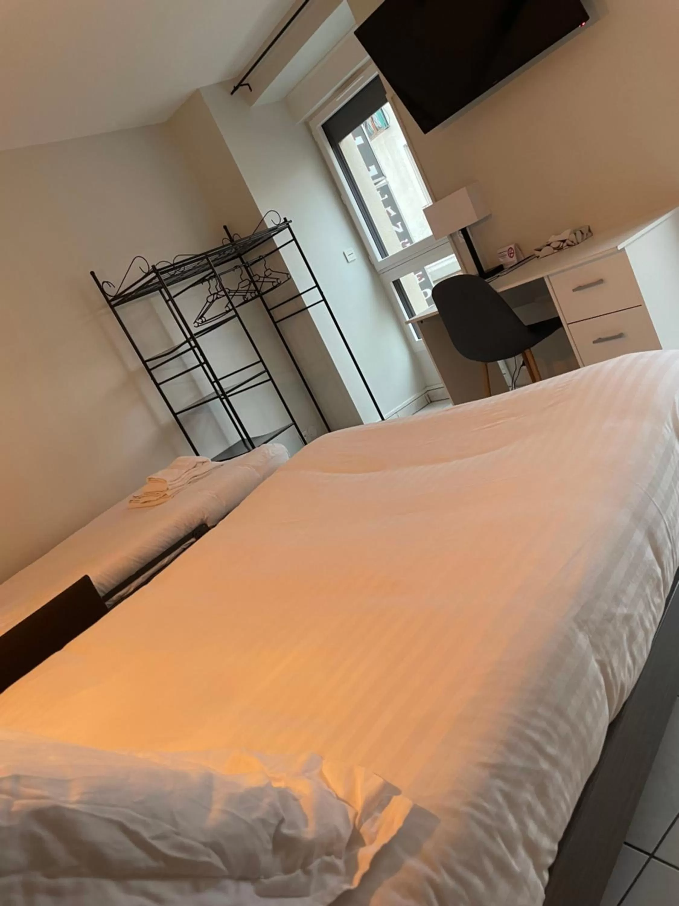 Bed in Hotel du Languedoc