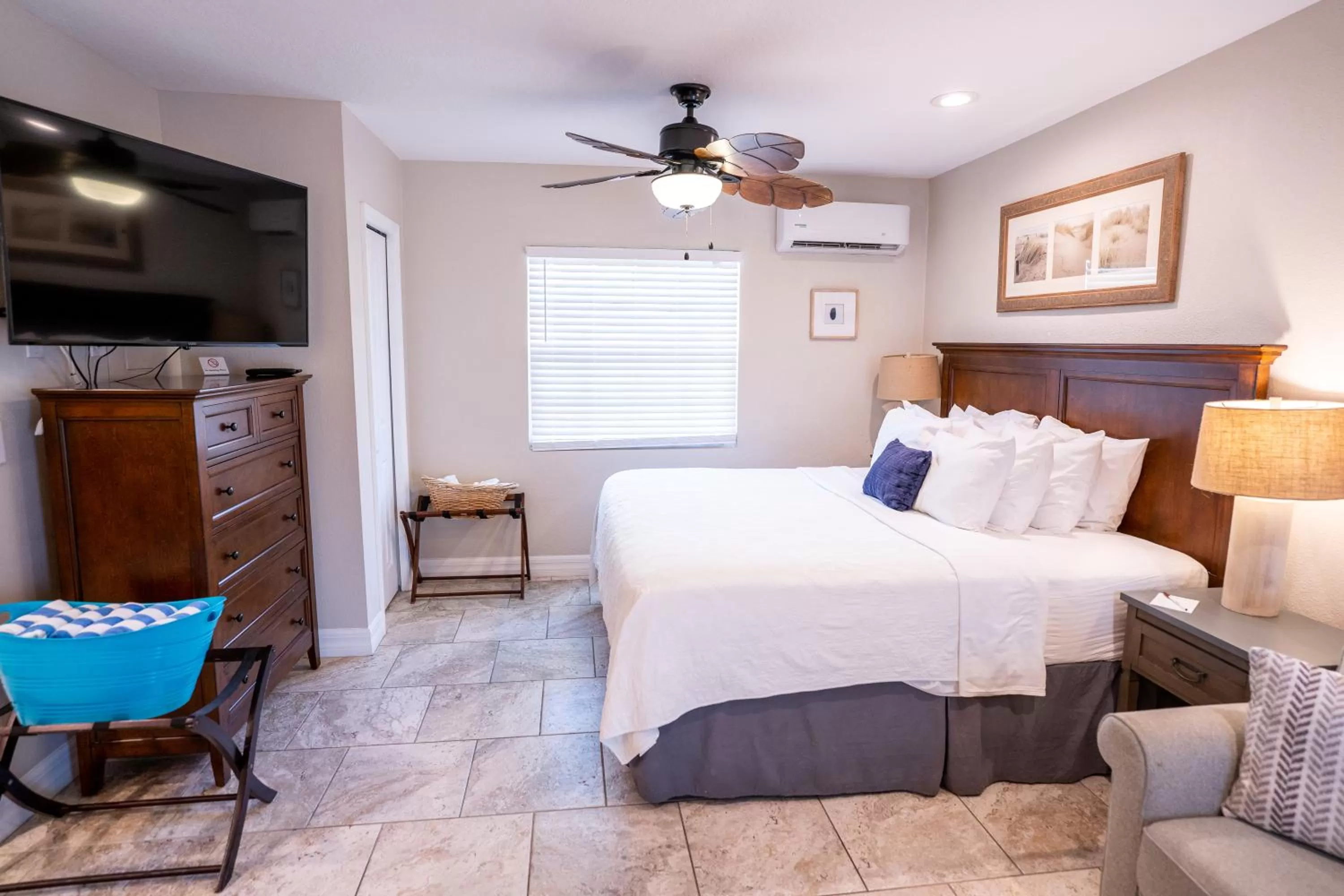 Bed in The Capri at Siesta