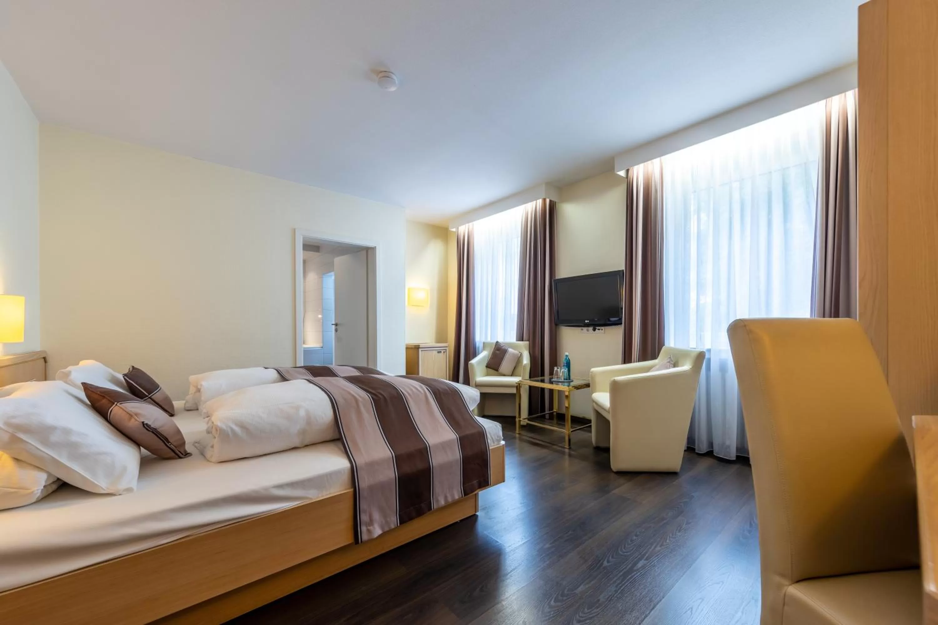 Photo of the whole room, Bed in Trip Inn Hotel Esplanade, Düsseldorf