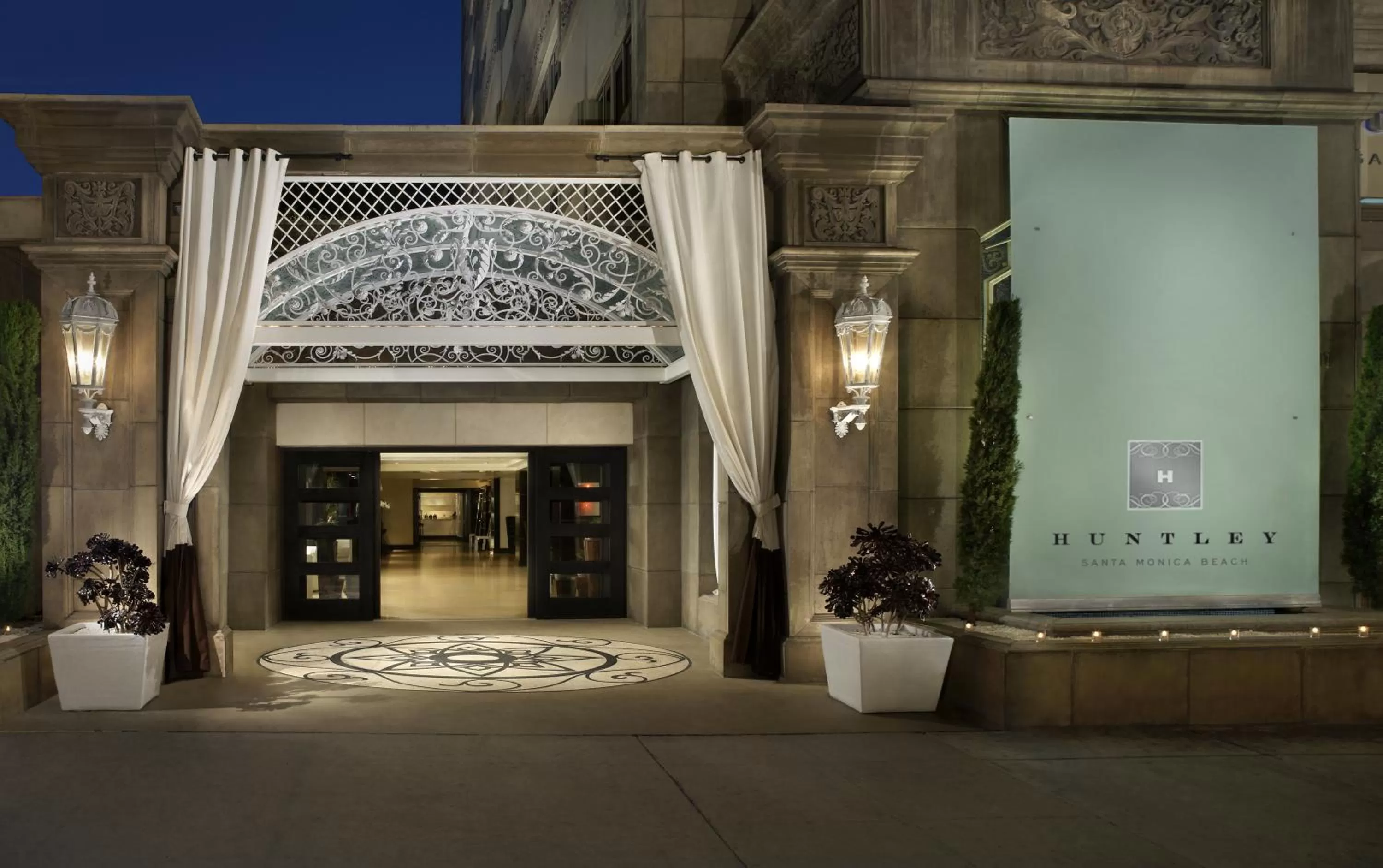 Facade/entrance in Huntley Santa Monica Beach