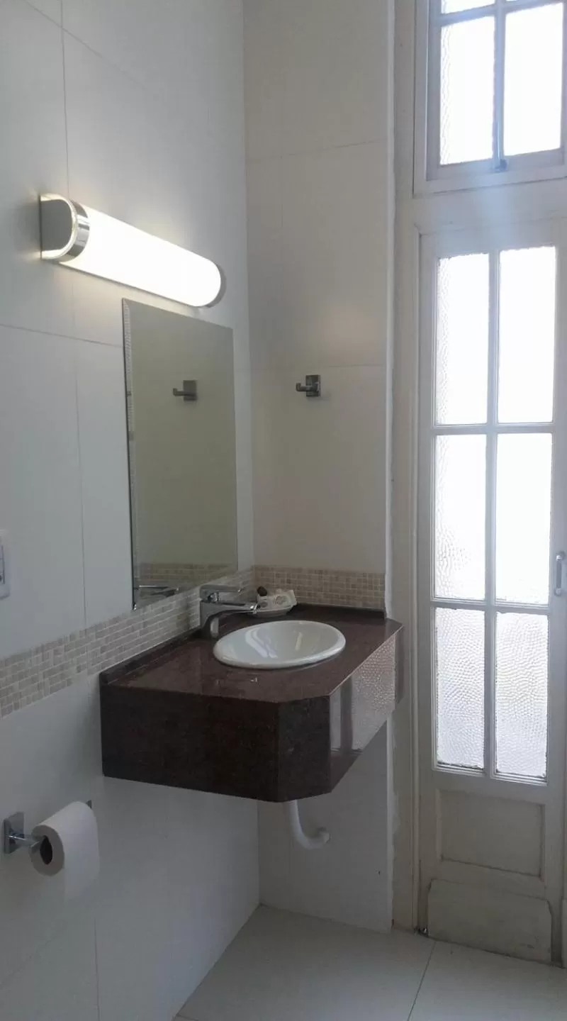 Bathroom in Hotel Praça da Matriz
