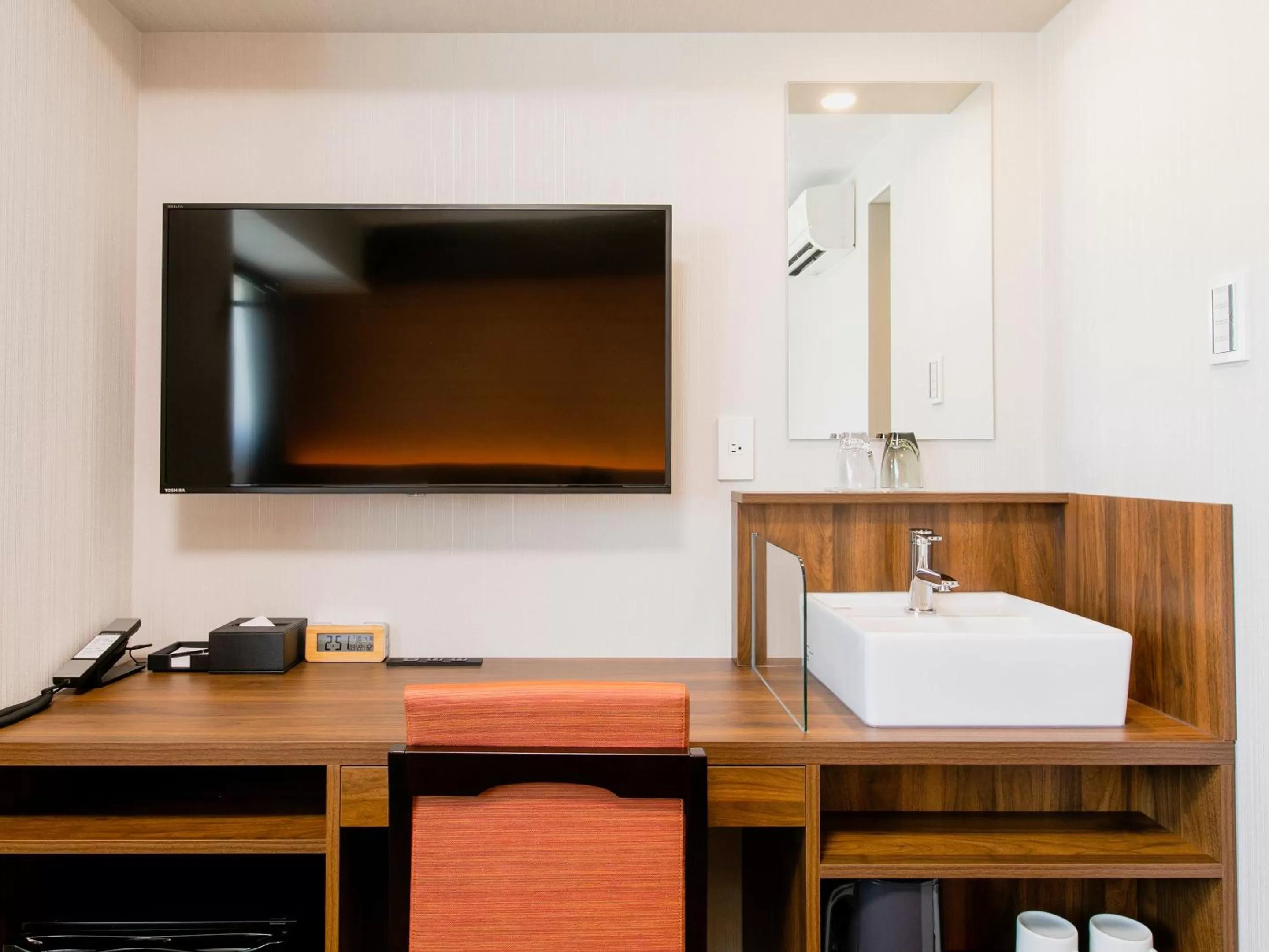 TV and multimedia in KOKO HOTEL Takamatsu - formerly Hotel Wing Takamatsu