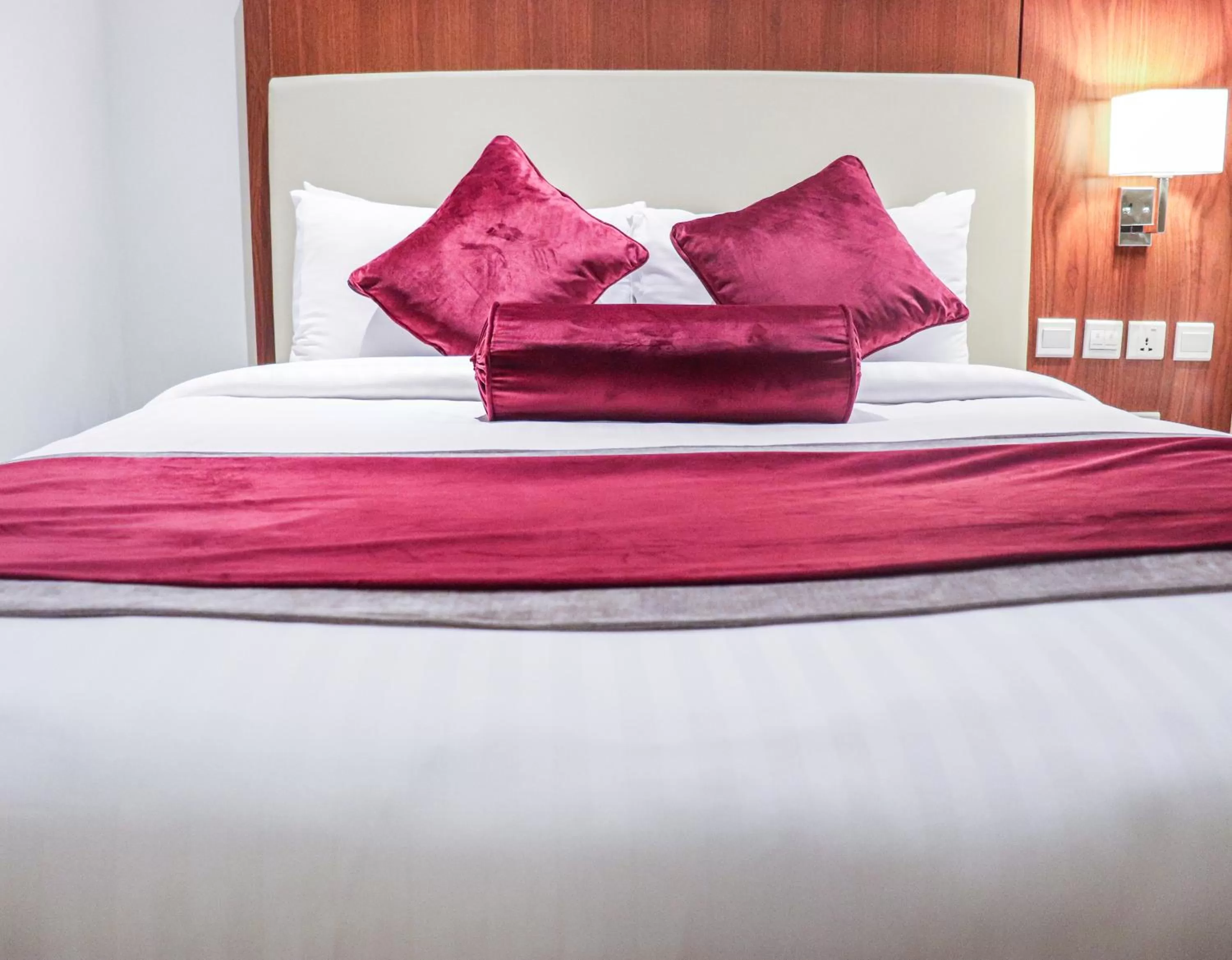 Bedroom, Bed in Avari Xpress Multan