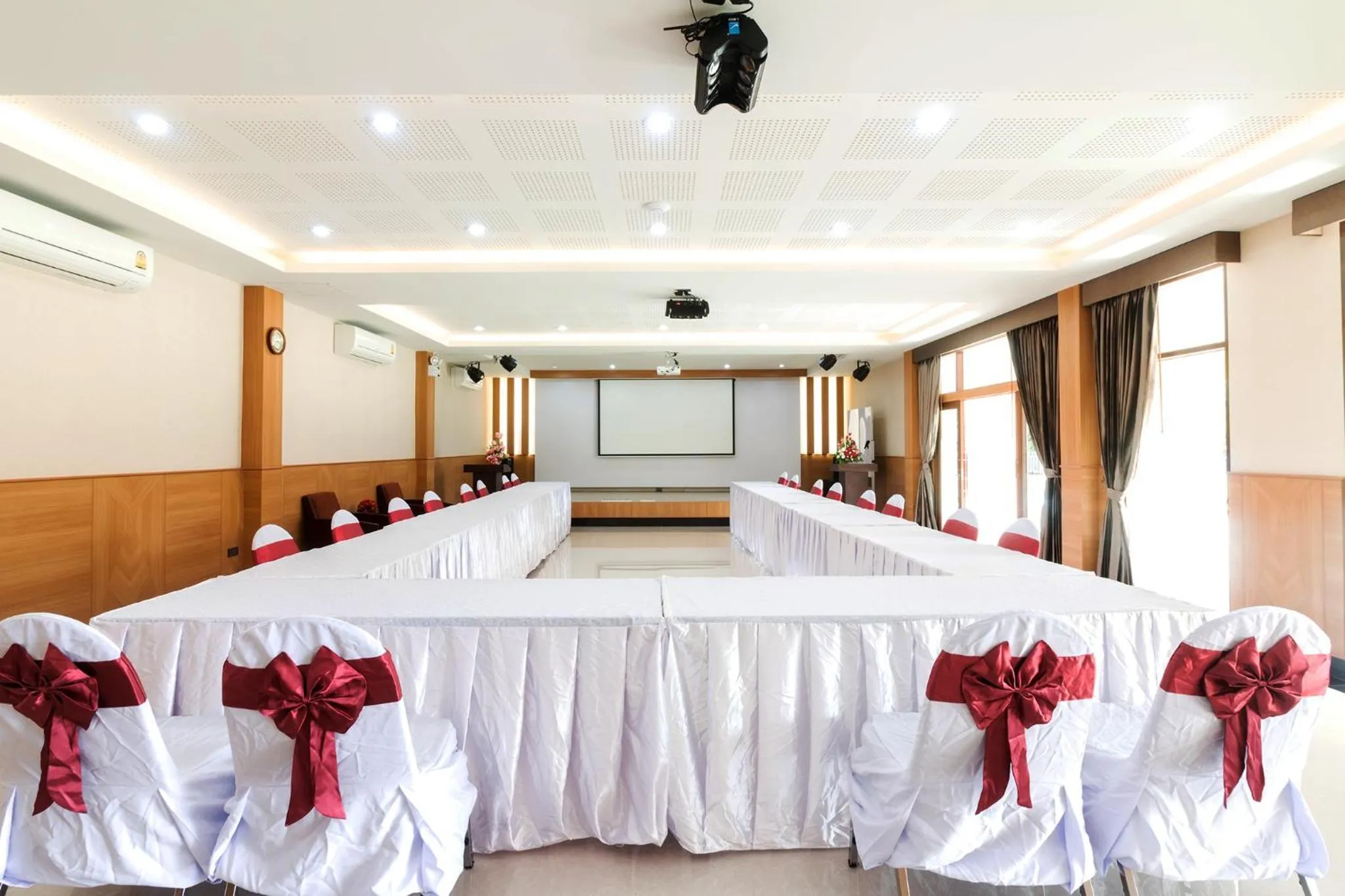 Meeting/conference room in AU Place Hotel