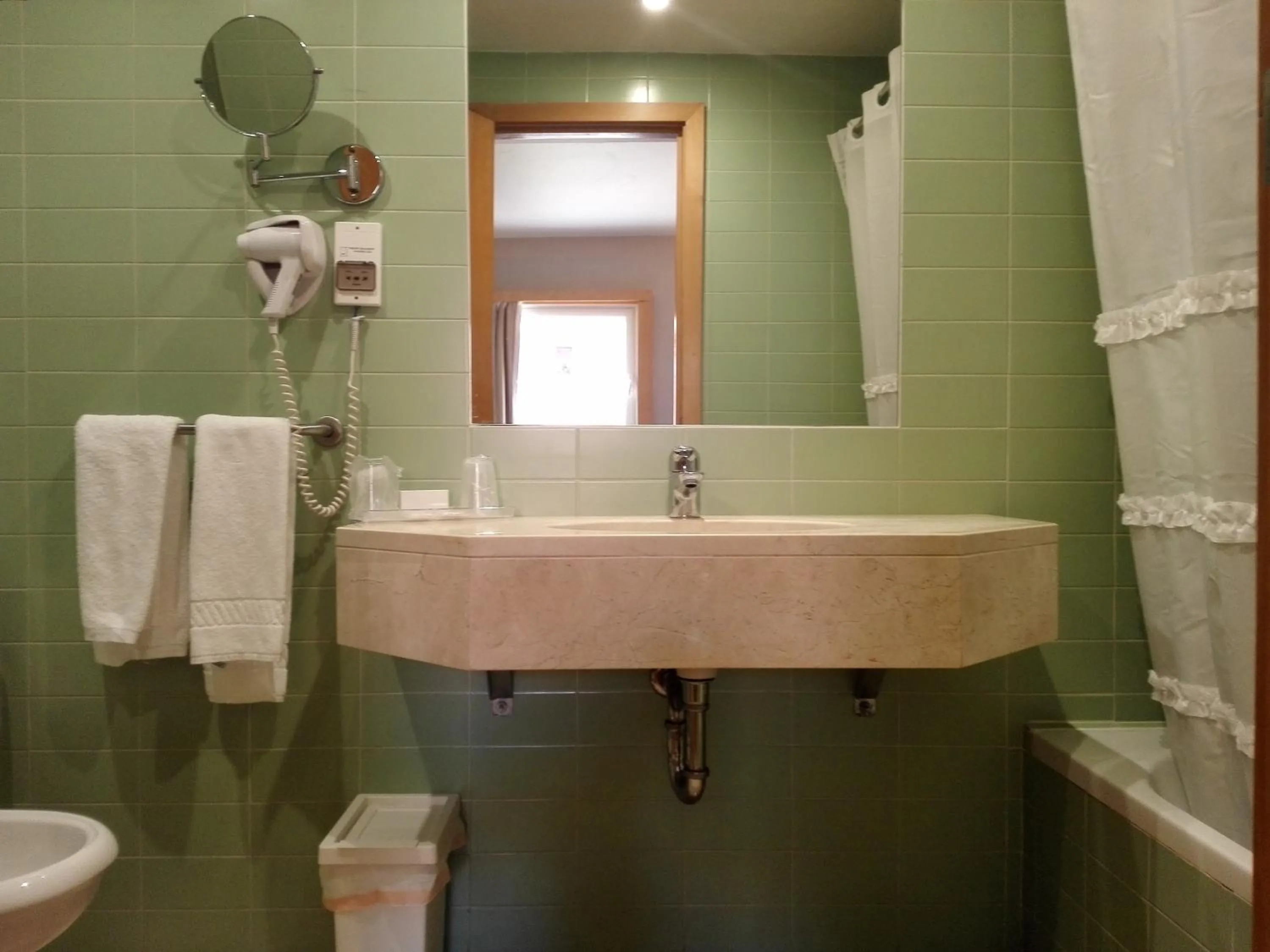 Twin Room in Cascais Hotel