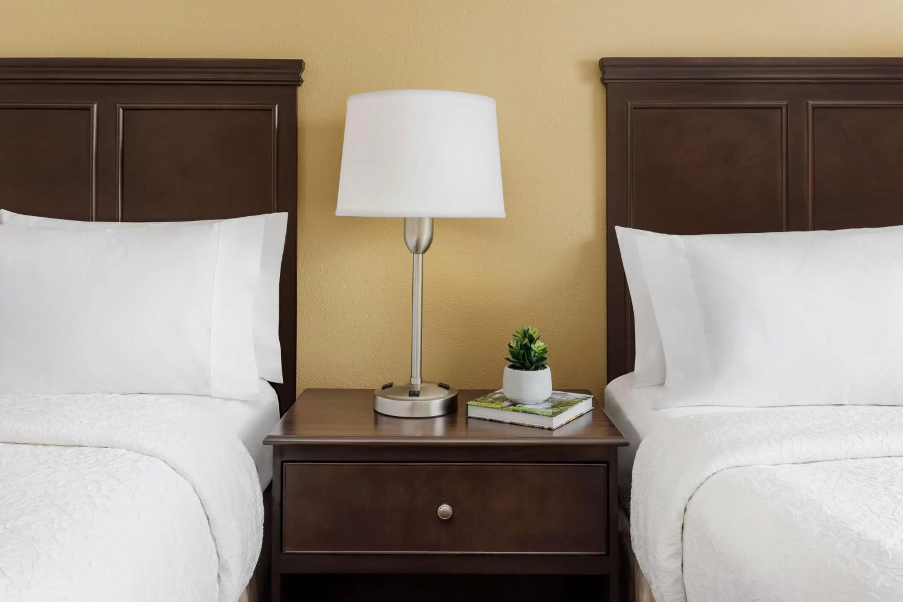 Bed in Countryside Inn Jackson