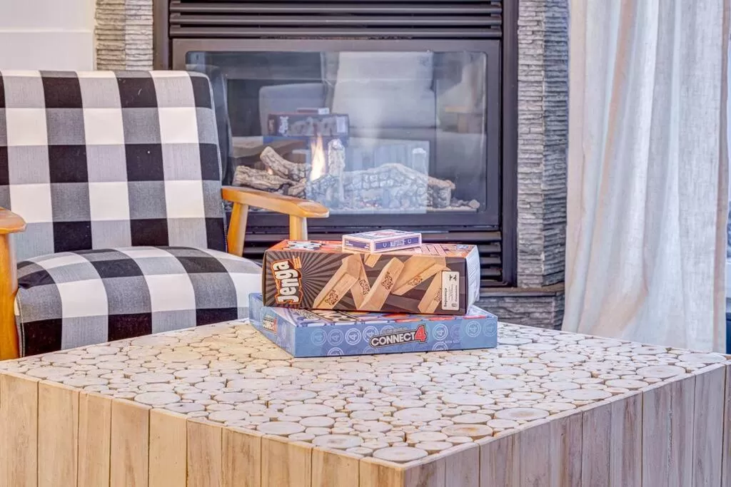 Game Room in Mountain Retreat, Pool & Hot Tub, BBQ, Patio, King Bed, Sleeps 6!