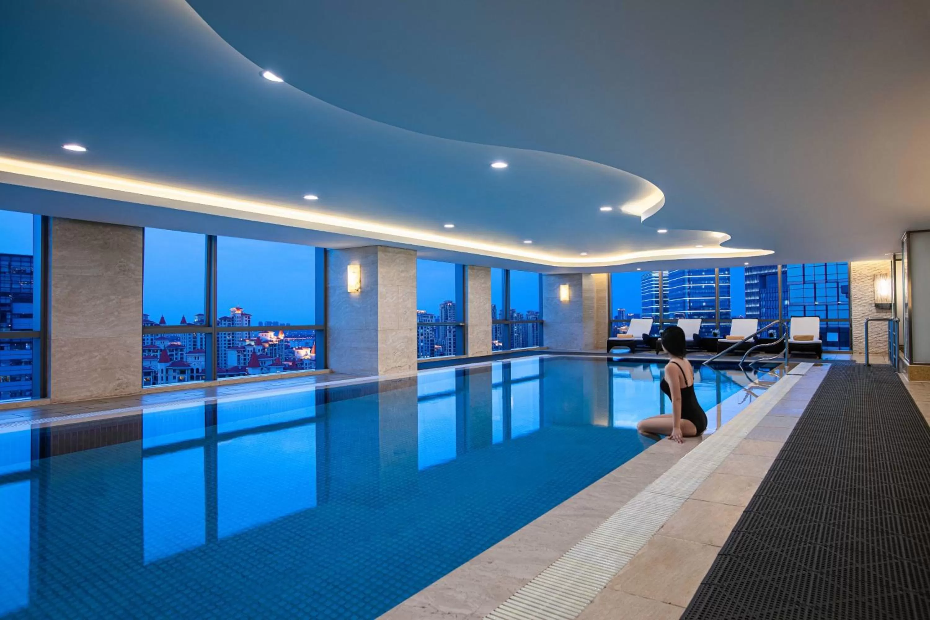 Swimming pool in Courtyard by Marriott Suzhou