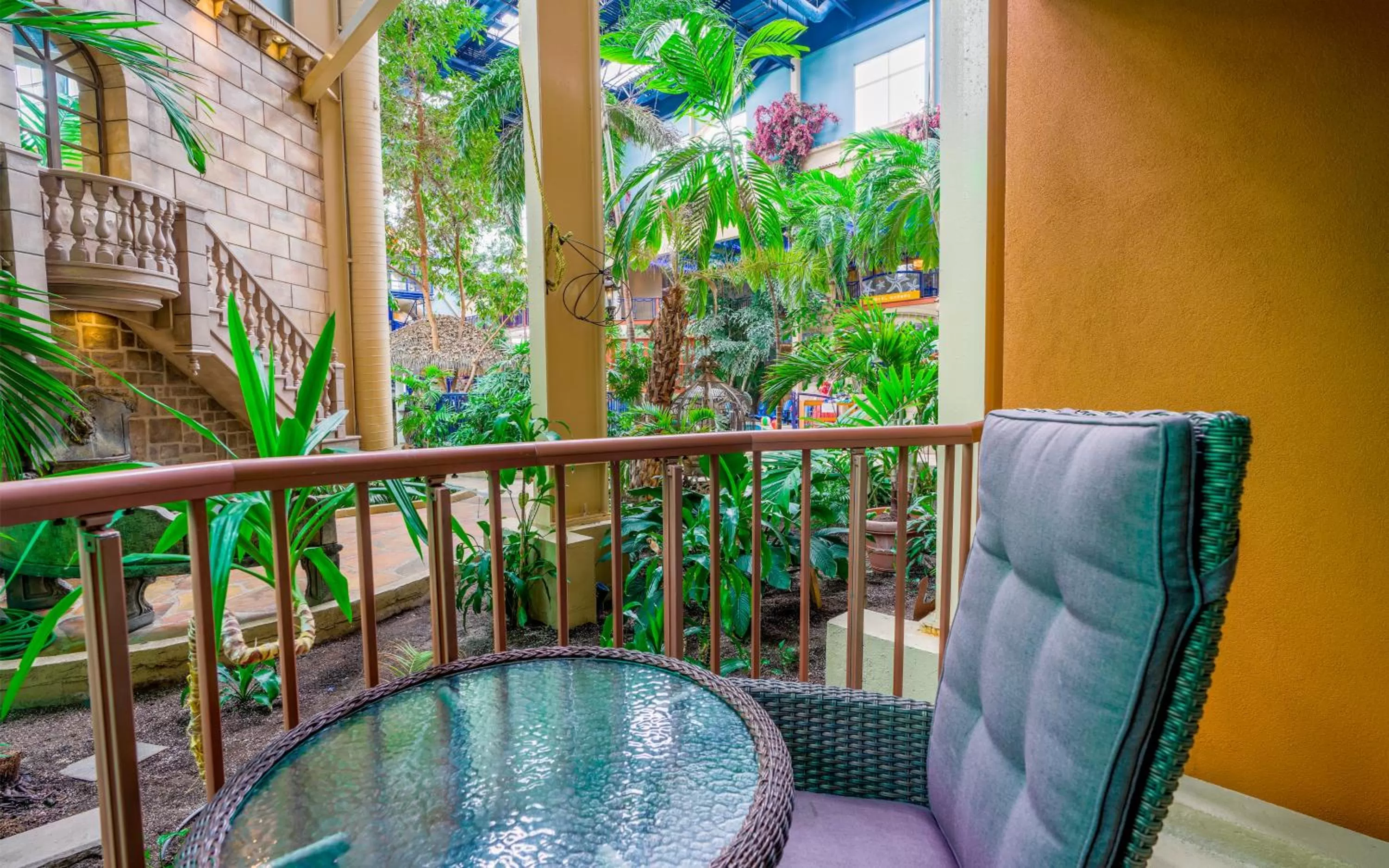 View (from property/room) in L'Hôtel Québec par JARO