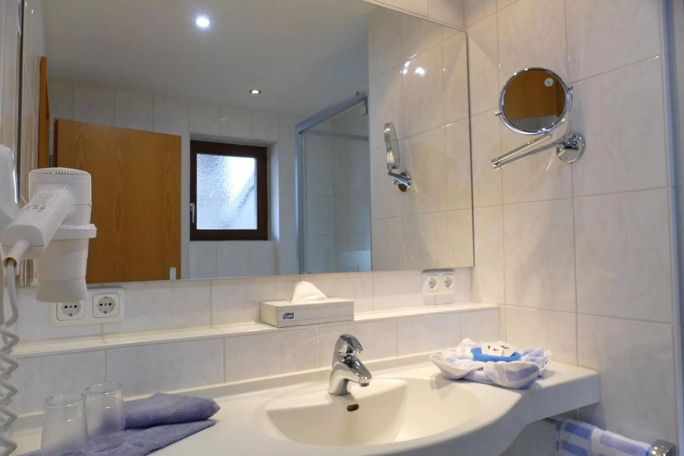 Bathroom in Altstadthotel "Zum Hechten"