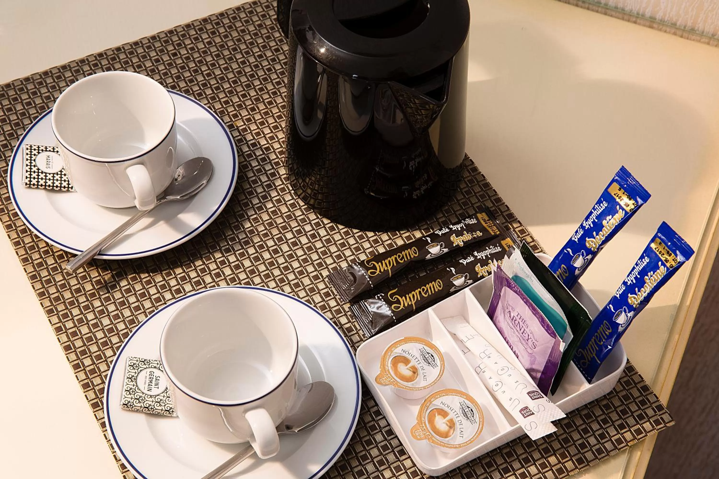 Coffee/tea facilities in Hôtel Victor Hugo Paris Kléber