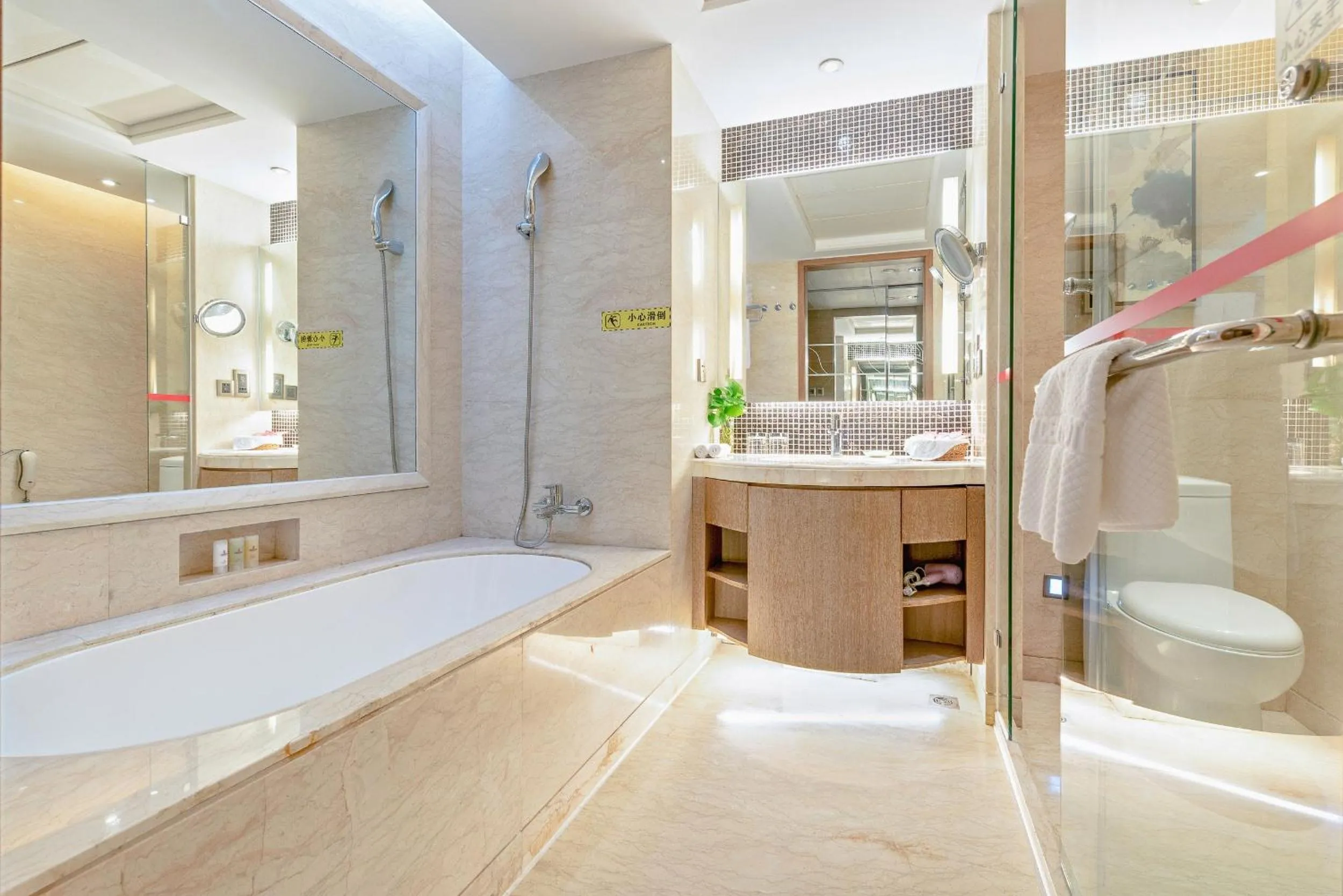 Toilet in Guangzhou New Century Hotel