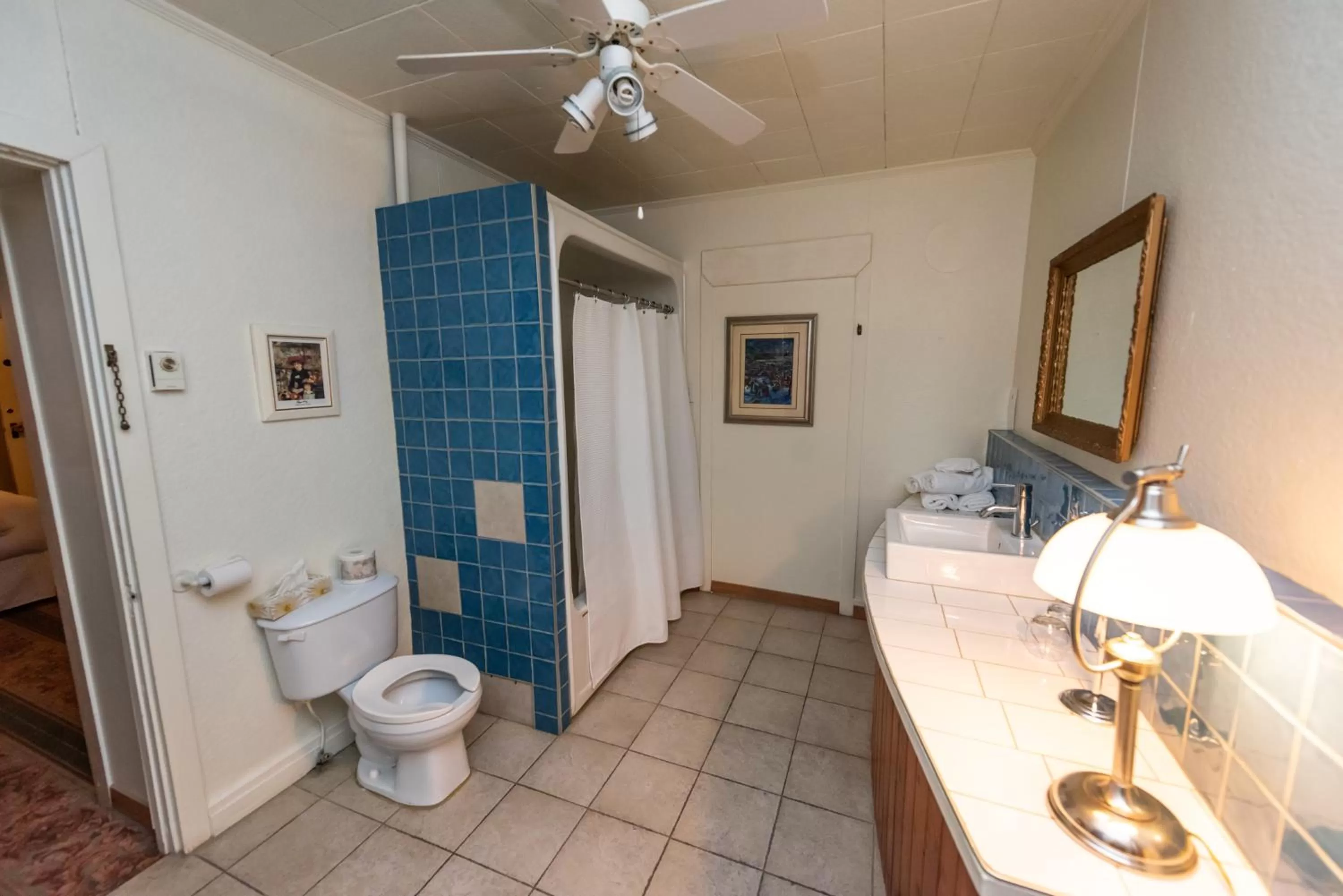 Shower in Hôtel-La Grande Maison et Spa