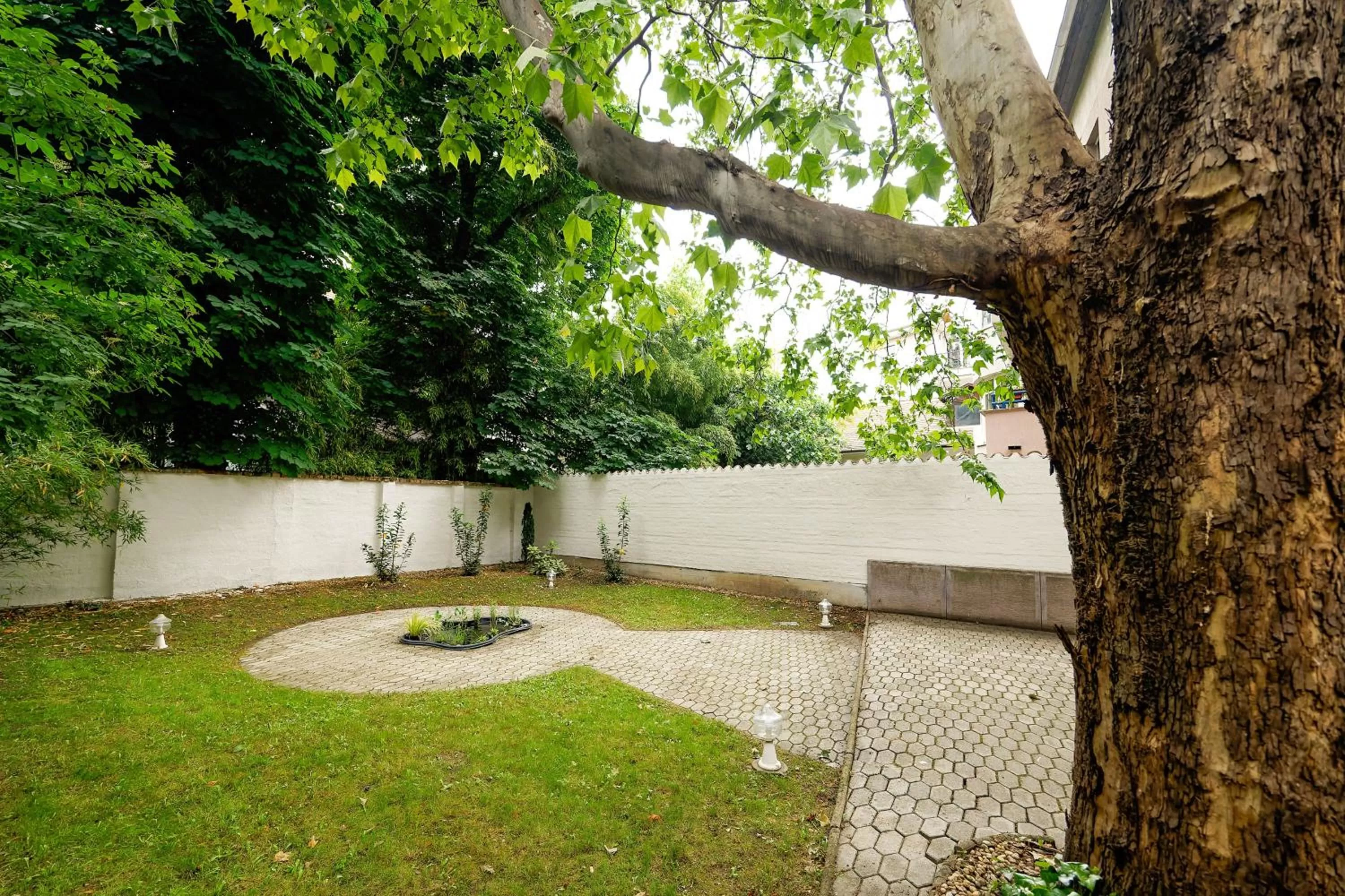 Inner courtyard view in Villa Oliver Budapest