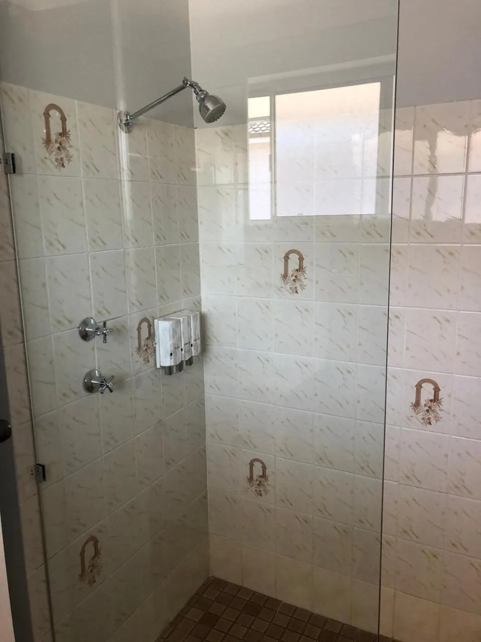 Shower in Marco Polo Motor Inn Taree