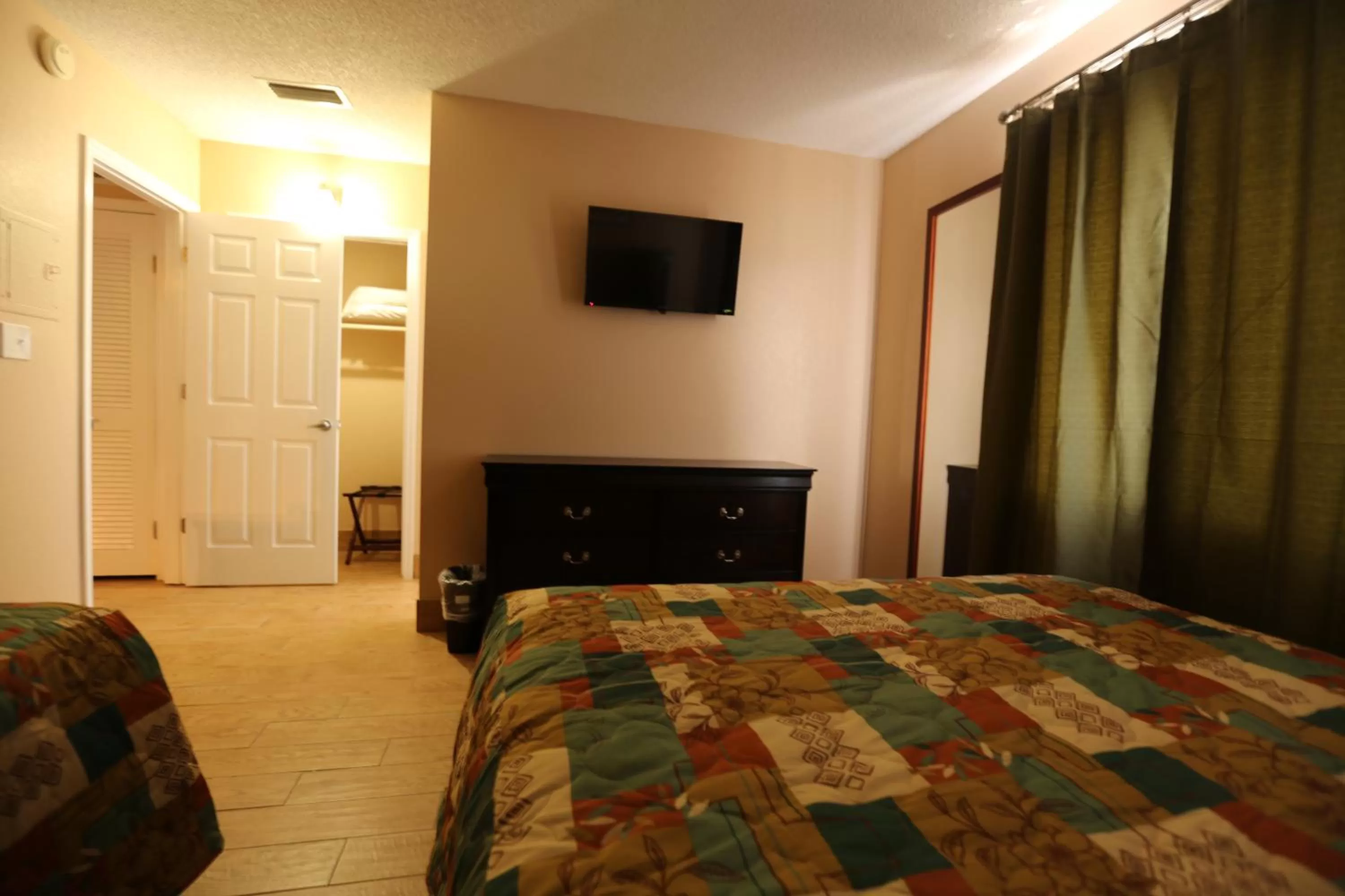 Bedroom, Bed in Inn on the Gulf