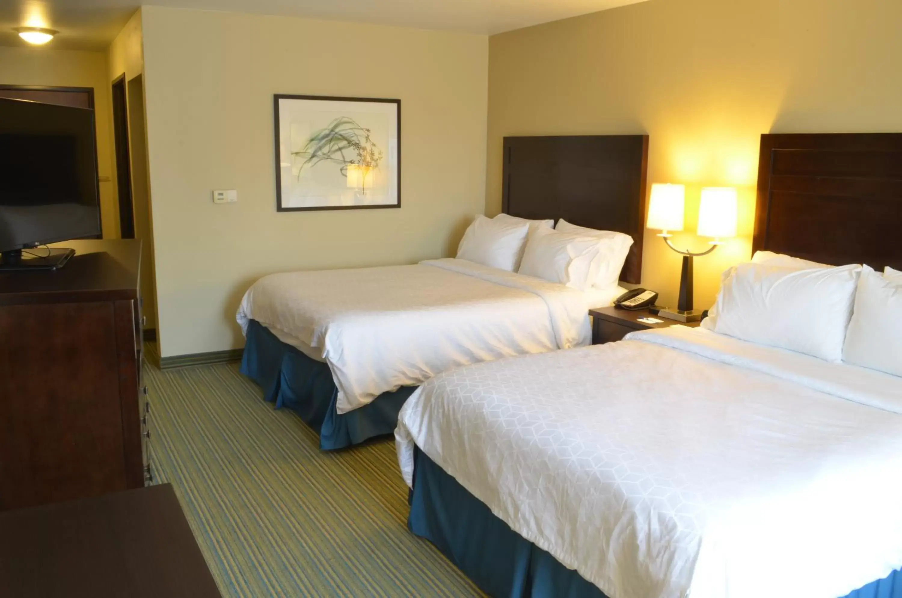 Standard Room with Two Queen Beds in Holiday Inn Express- Waterloo/Cedar Falls by IHG Standard Room with Two Queen Beds in Holiday Inn Express- Waterloo/Cedar Falls by IHG