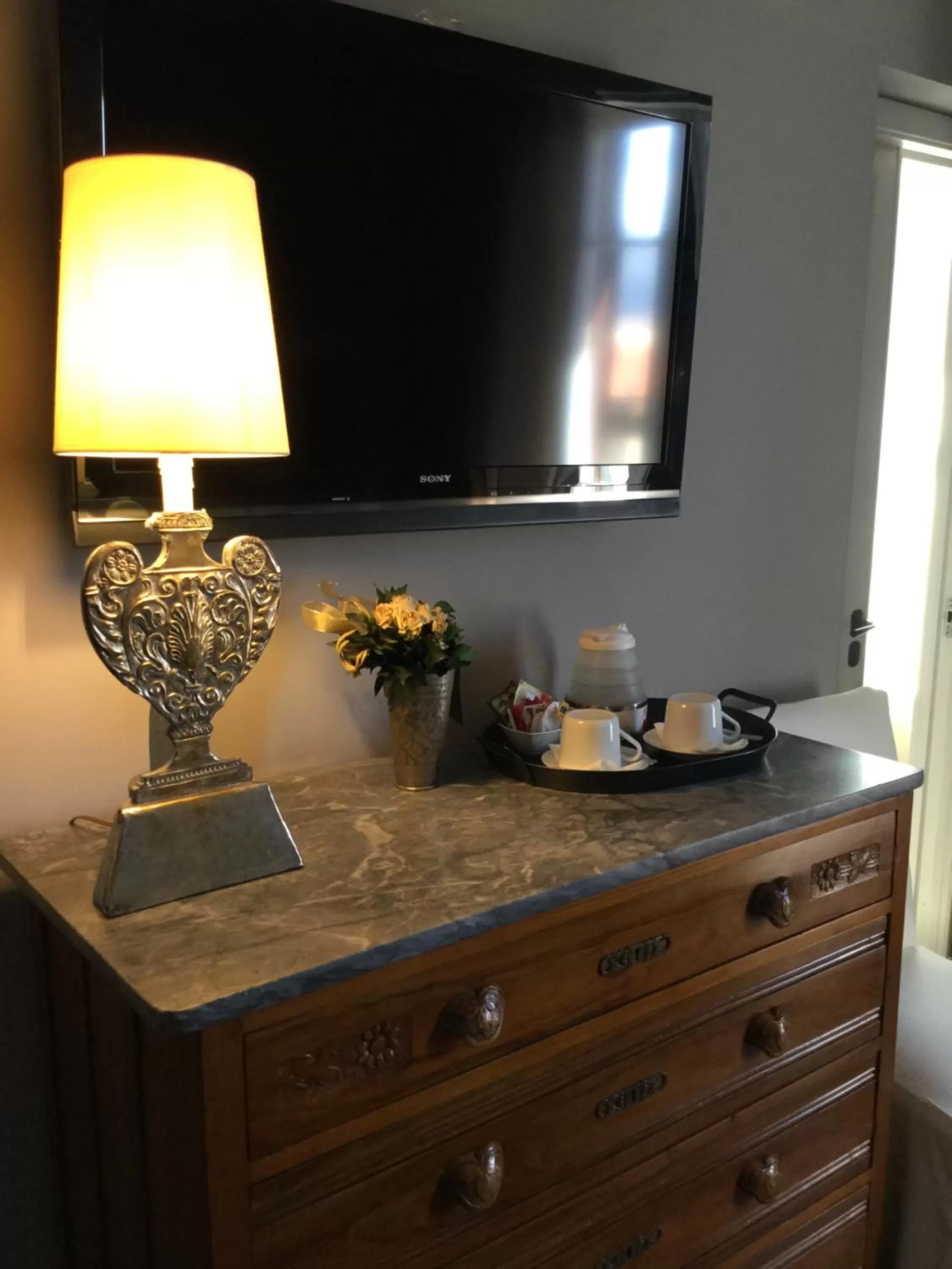 Coffee/tea facilities, TV/Entertainment Center in Al Massimo 36