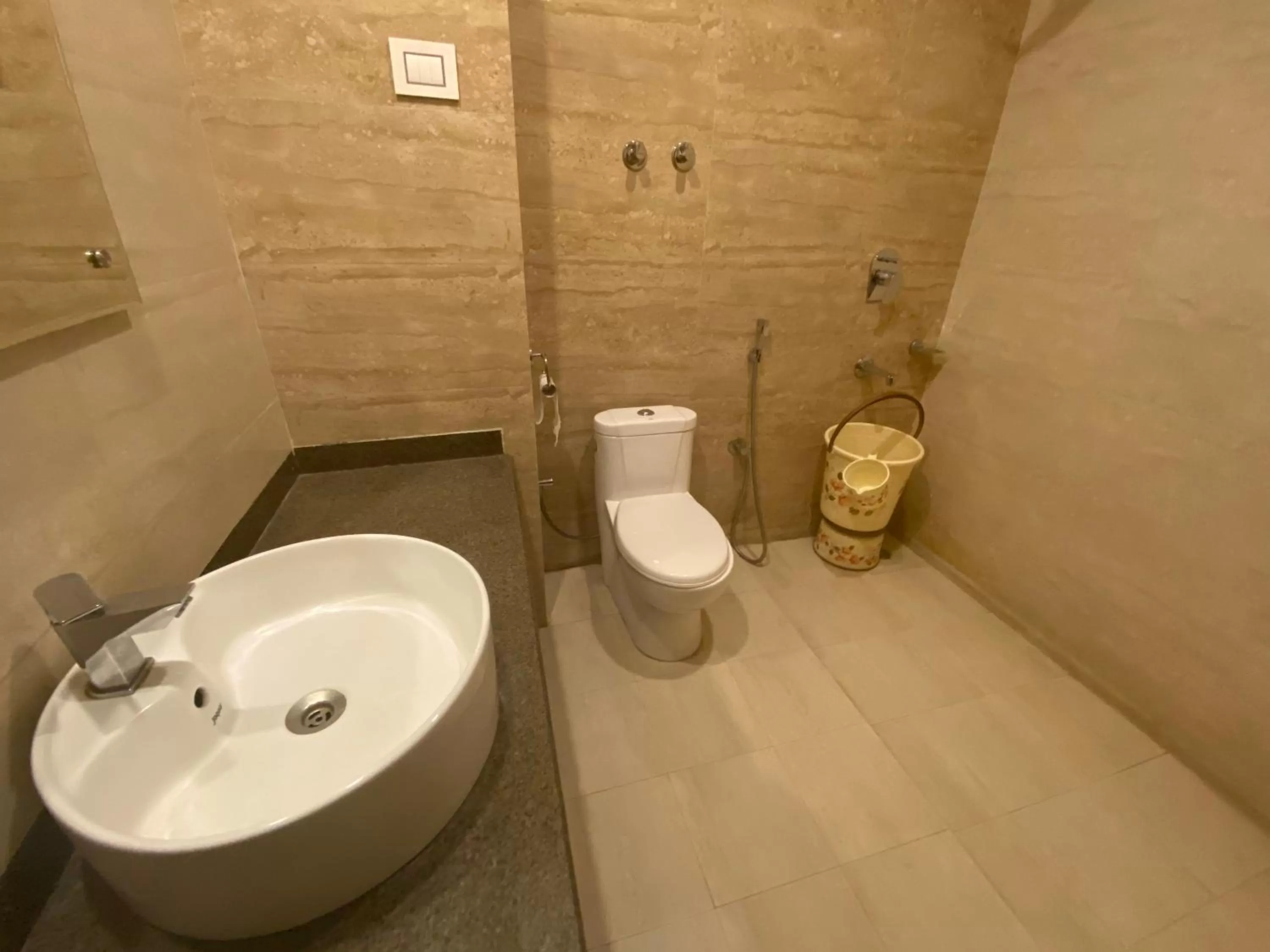 Bathroom in Hotel Ambika Resort Manali