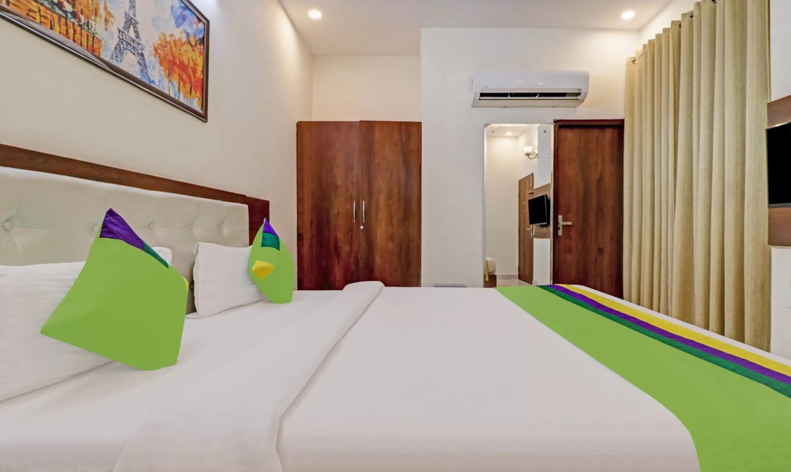 Bedroom, Bed in Treebo Magnum Chandigarh