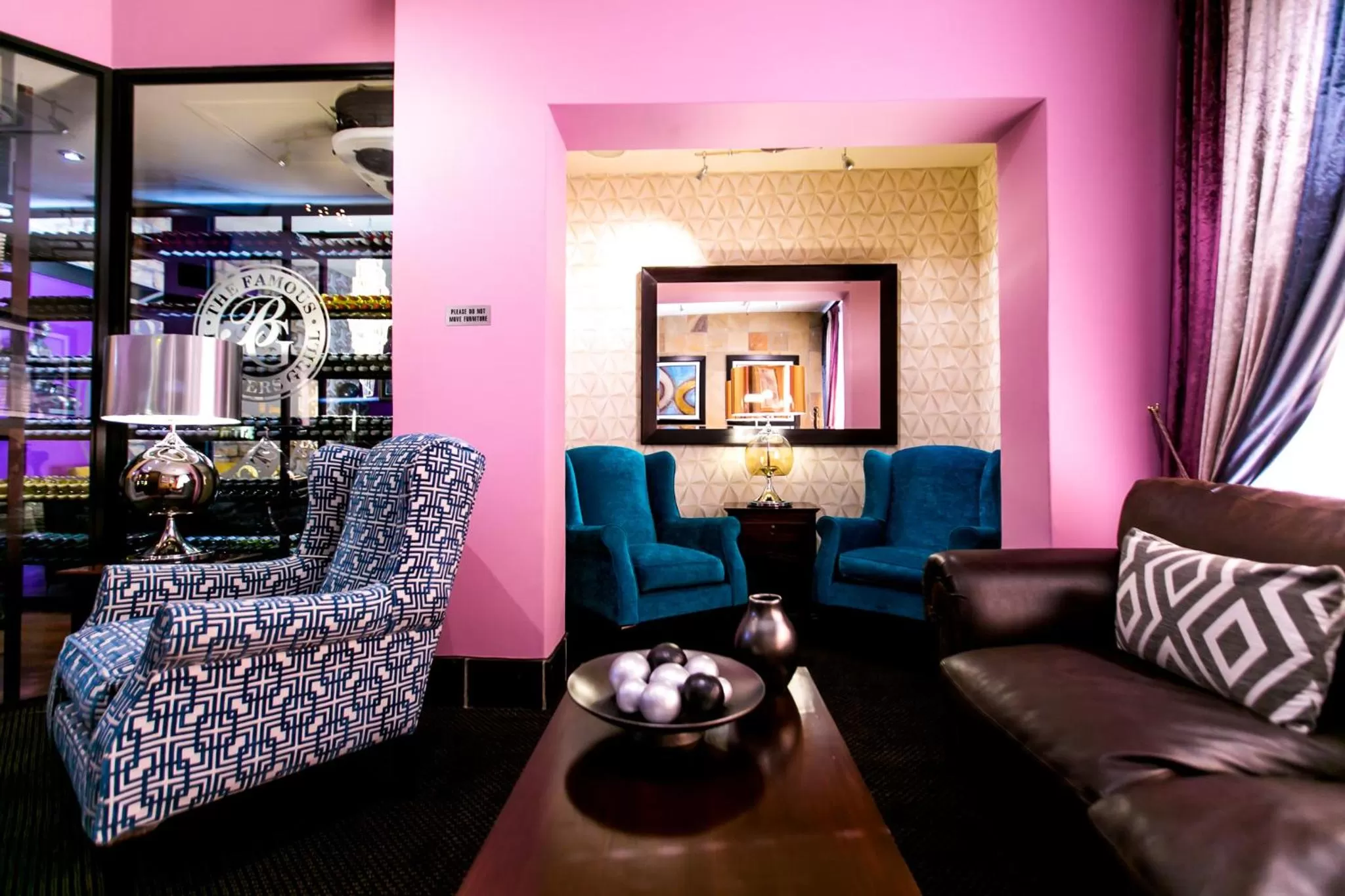 Lounge or bar in Cape Town Lodge Hotel