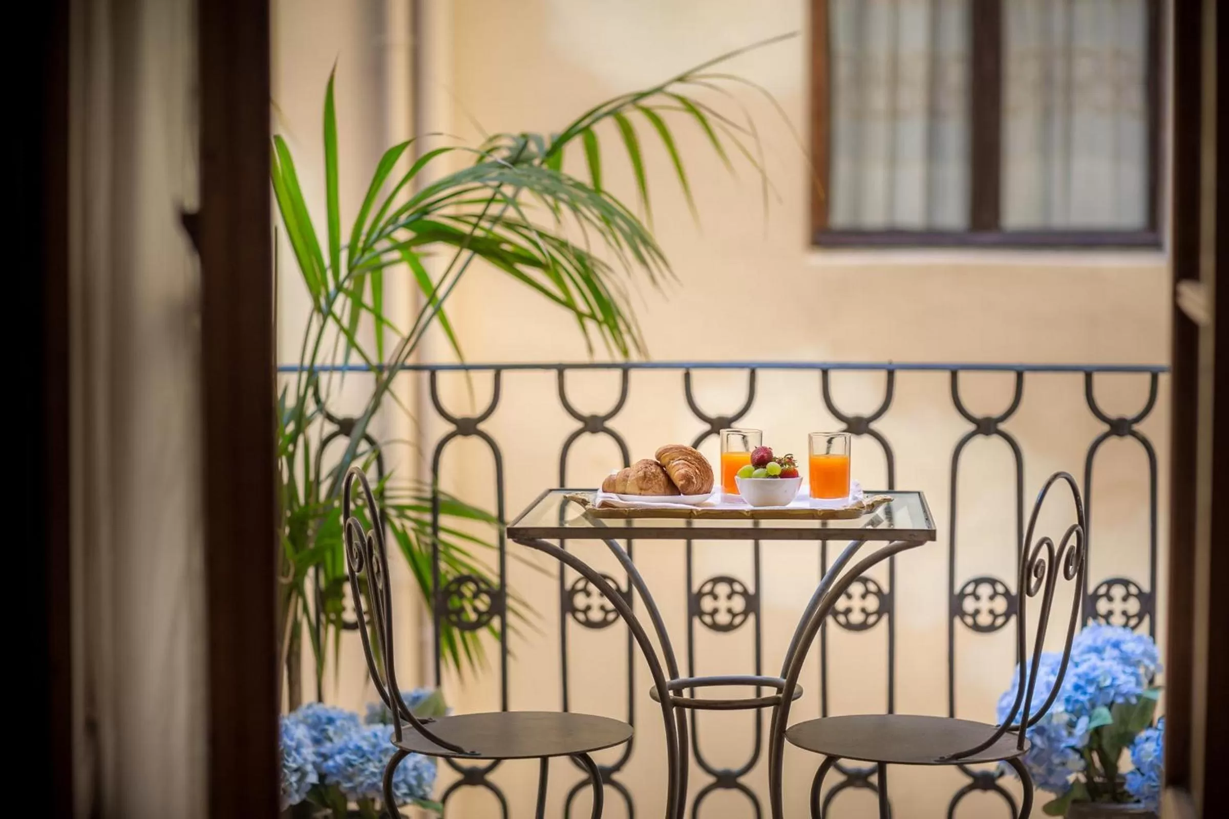 Decorative detail in Hotel Torre Guelfa Palazzo Acciaiuoli