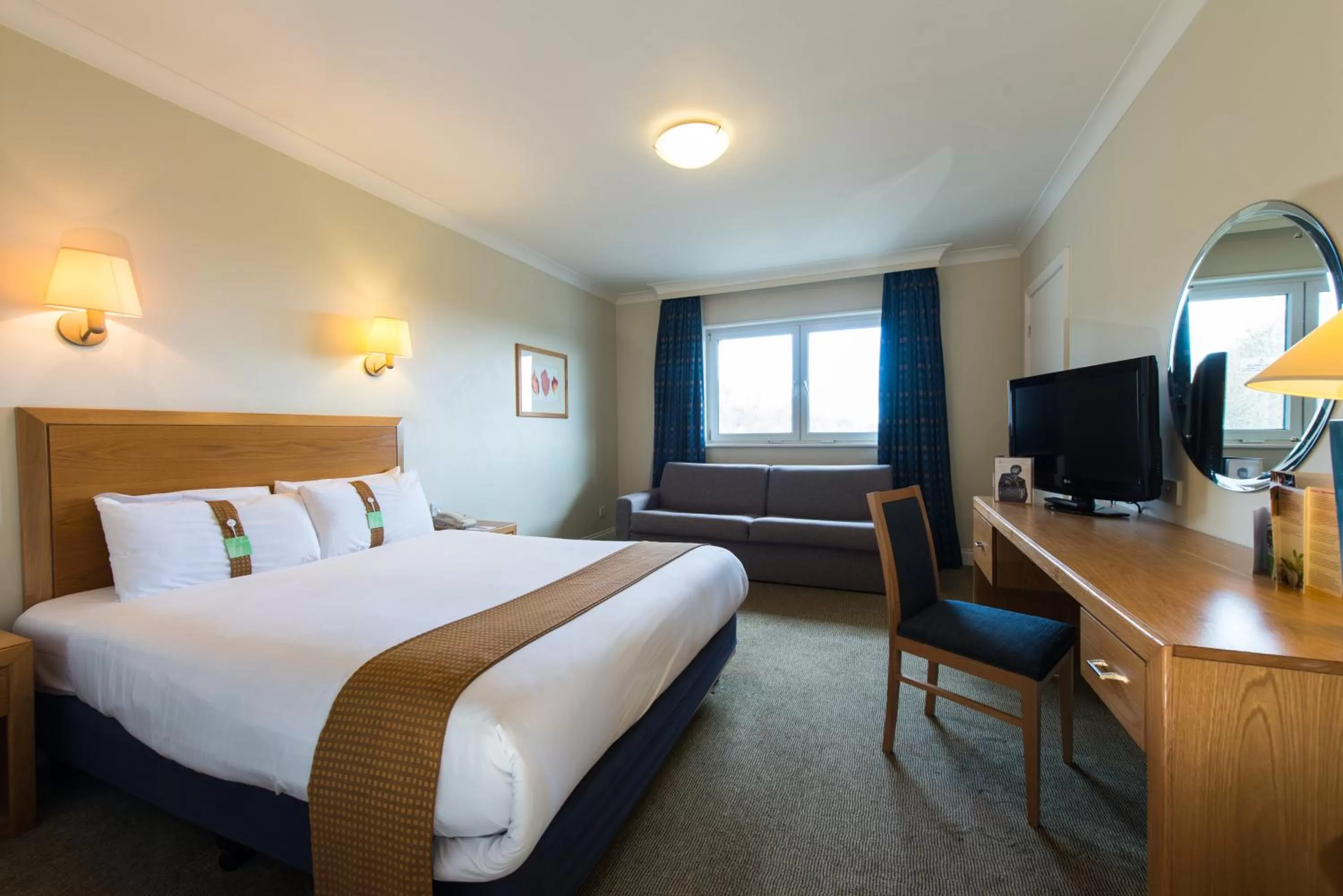 Feature King Room - Non-Smoking in Holiday Inn Edinburgh Zoo by IHG
