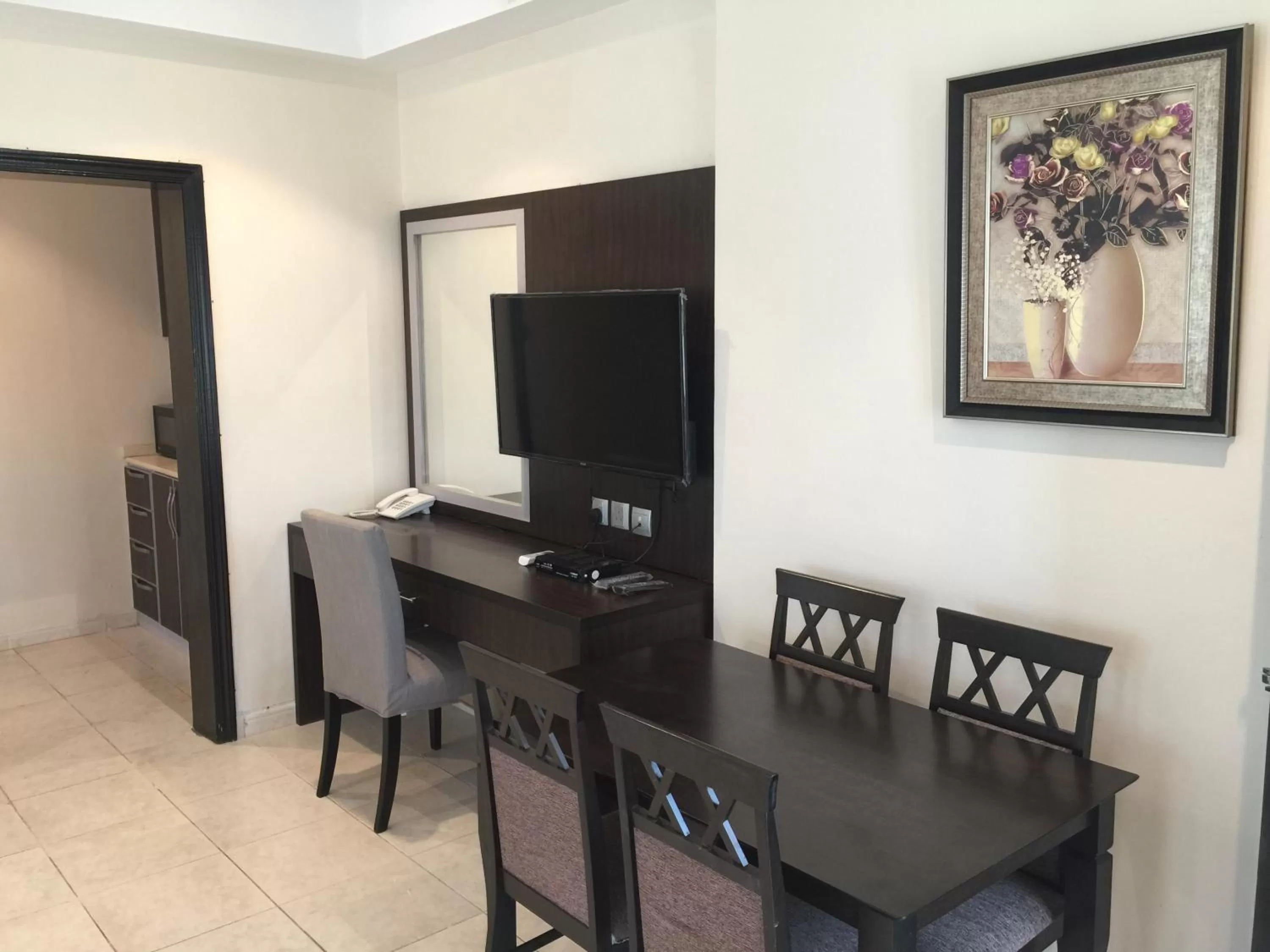 TV/Entertainment Center in Alshaheen Suites