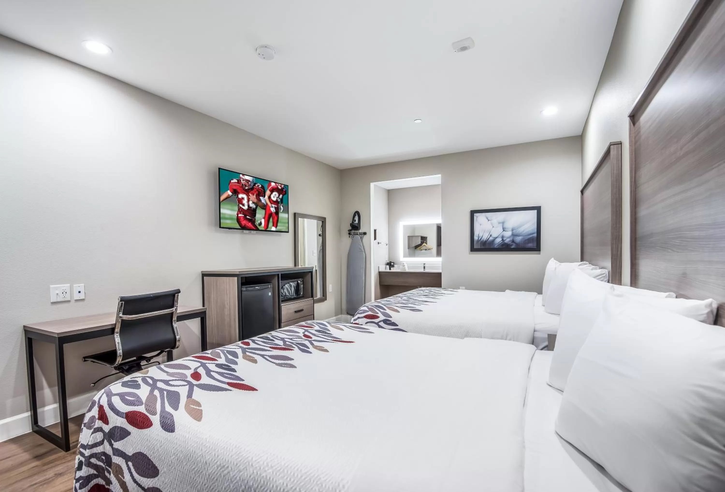 Photo of the whole room in Red Roof Inn & Suites Mobile SW - I-10