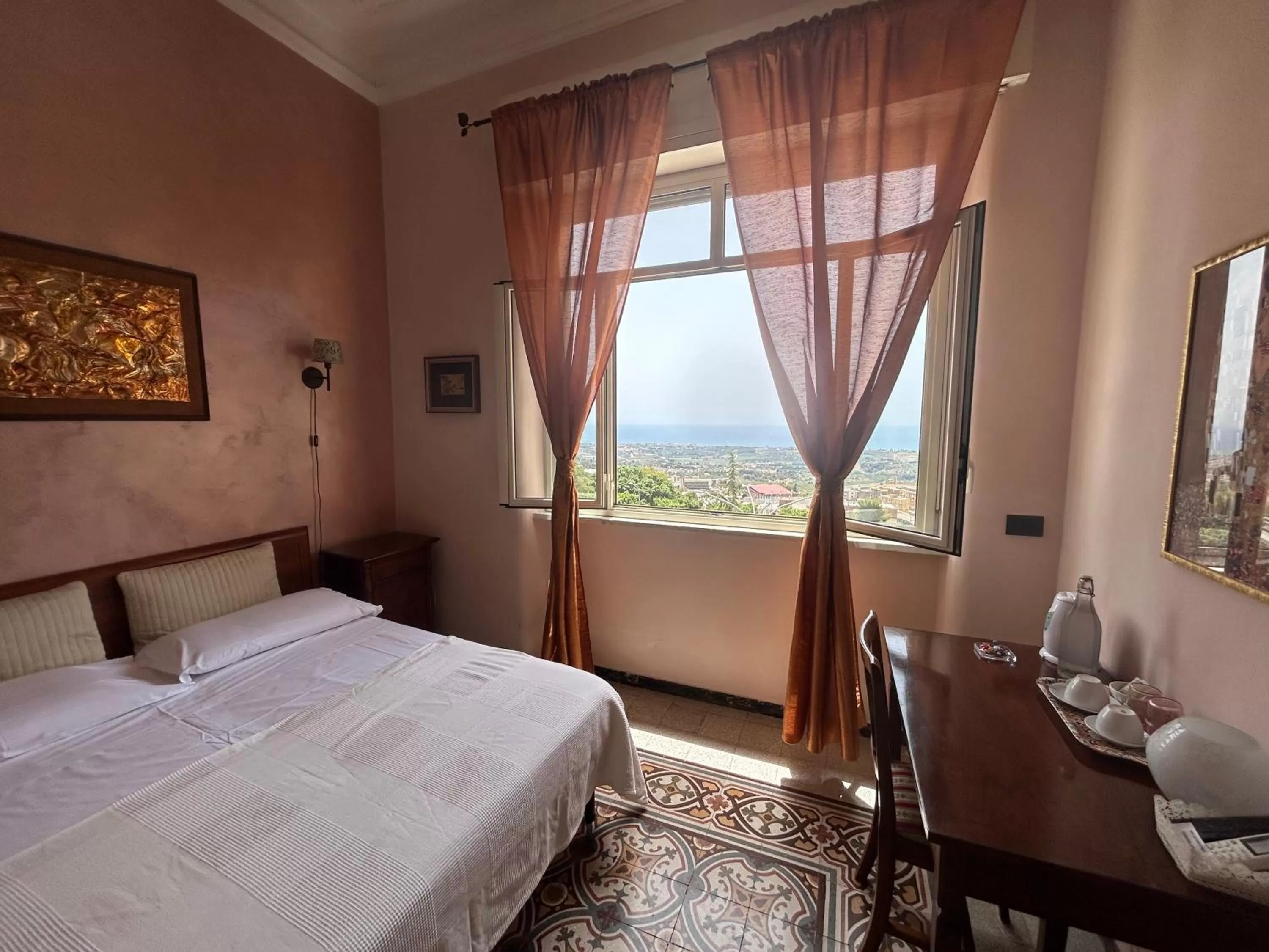View (from property/room), Bed in La Finestra sulla Valle