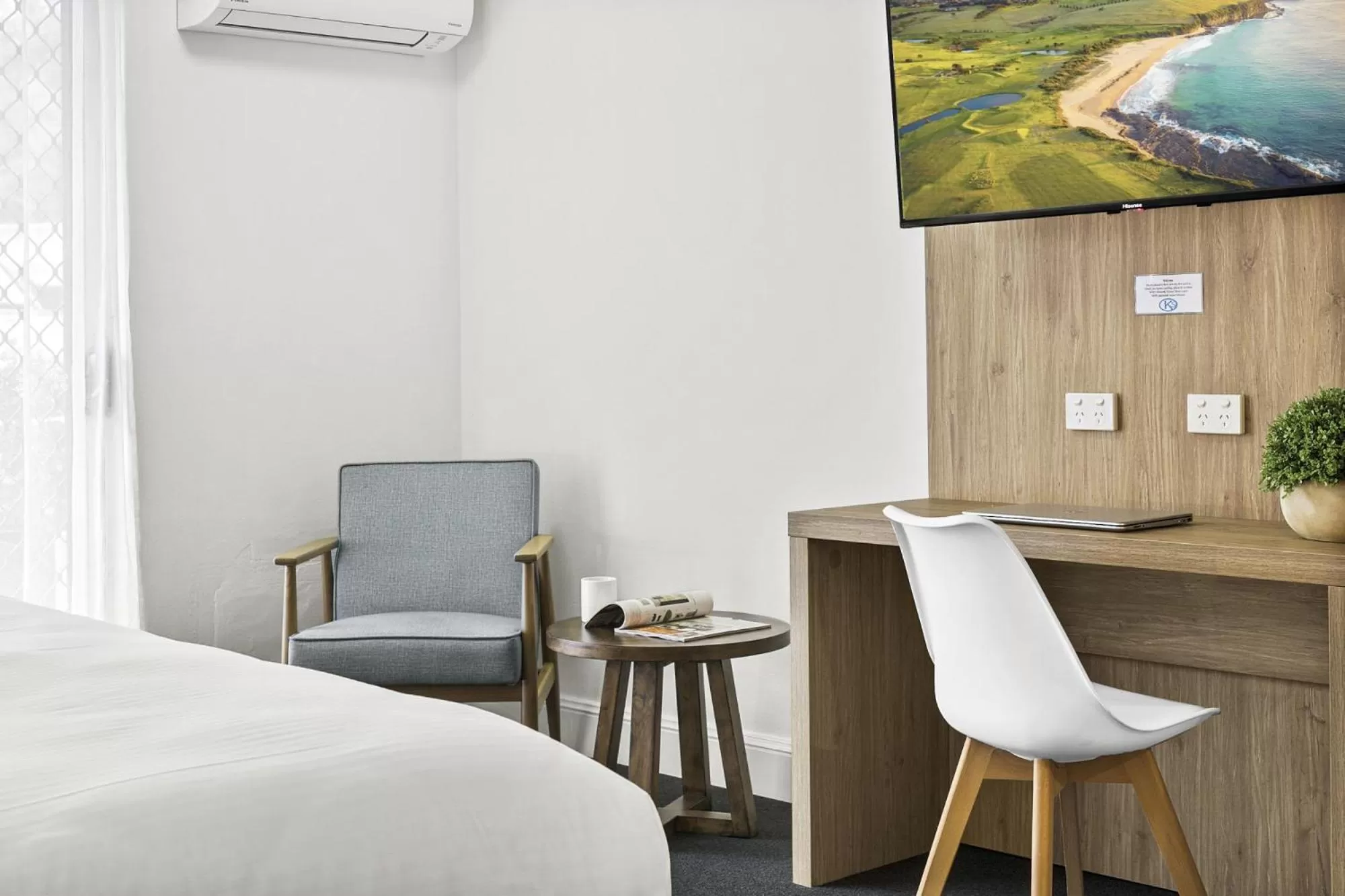 Seating area, Bed in Kiama Shores