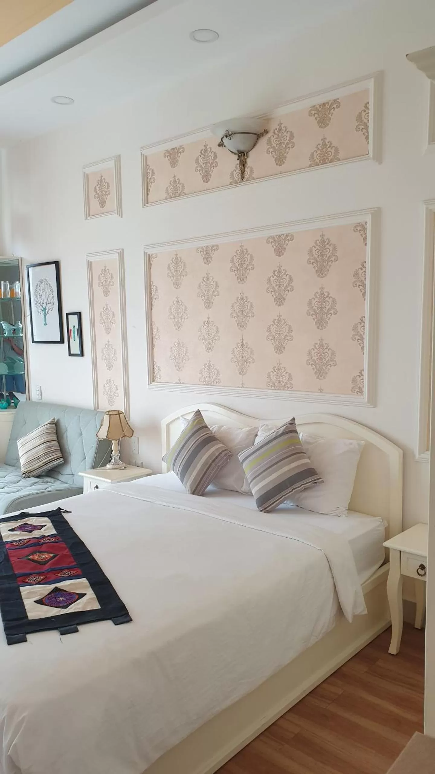 Bed in Chez Lotus Rose